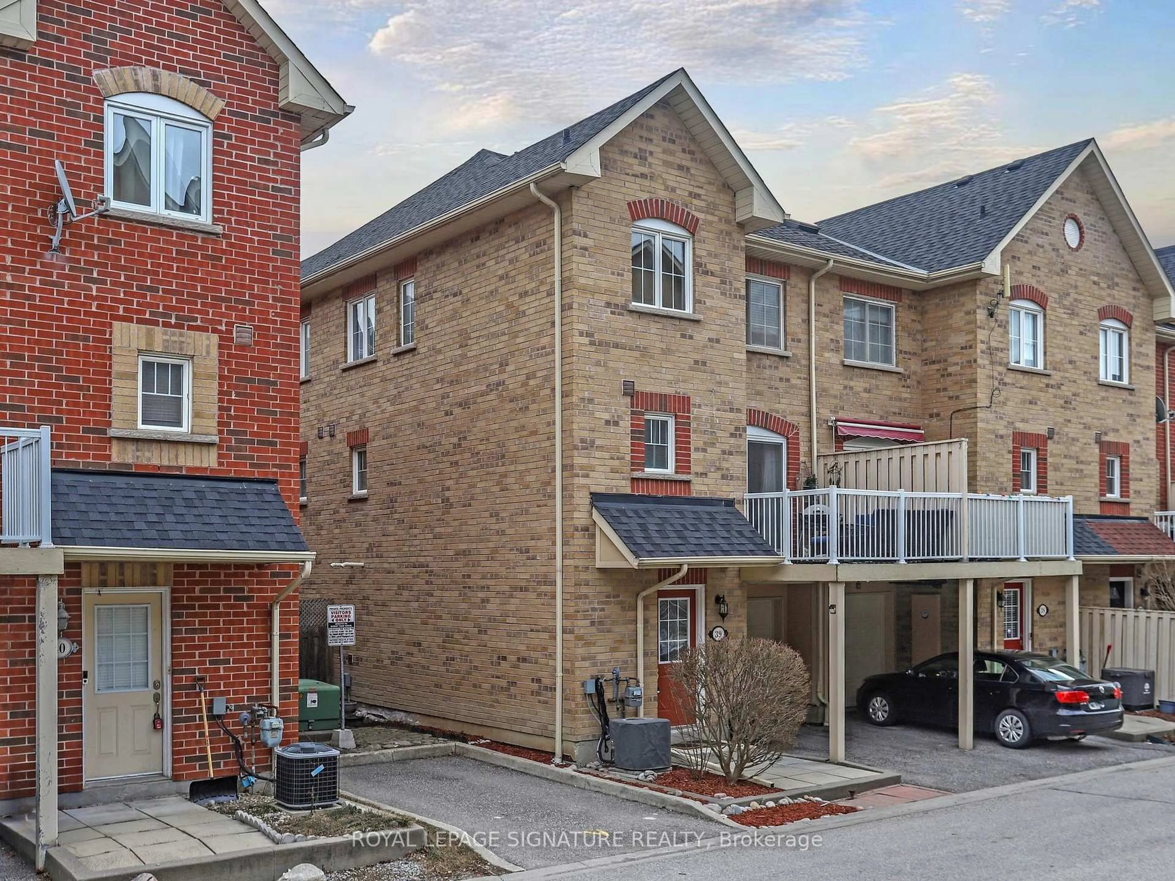 A pic from outside/outdoor area/front of a property/back of a property/a pic from drone, street for 1775 Valley Farm Rd #39, Pickering Ontario L1V 7J9