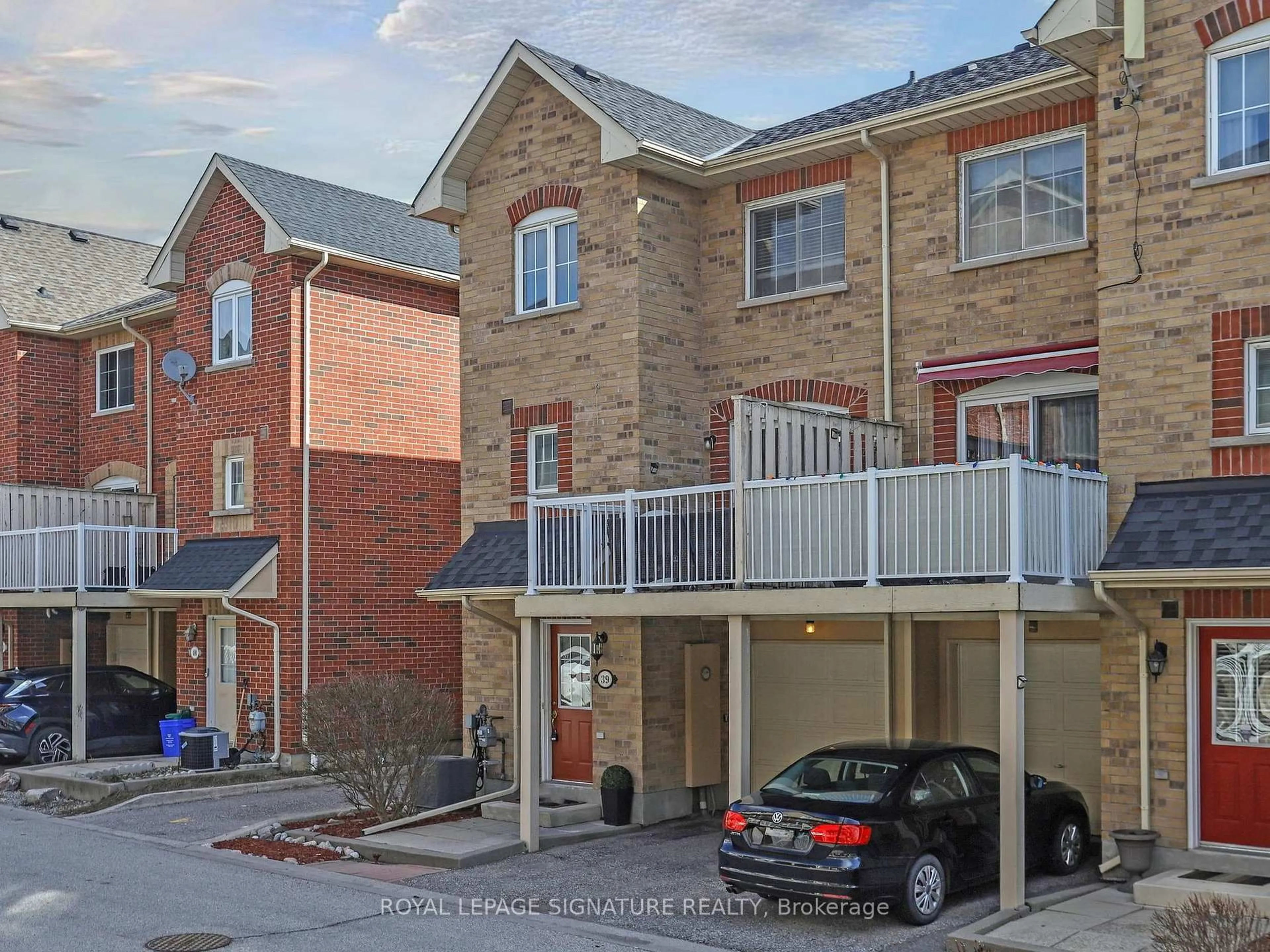 A pic from outside/outdoor area/front of a property/back of a property/a pic from drone, street for 1775 Valley Farm Rd #39, Pickering Ontario L1V 7J9