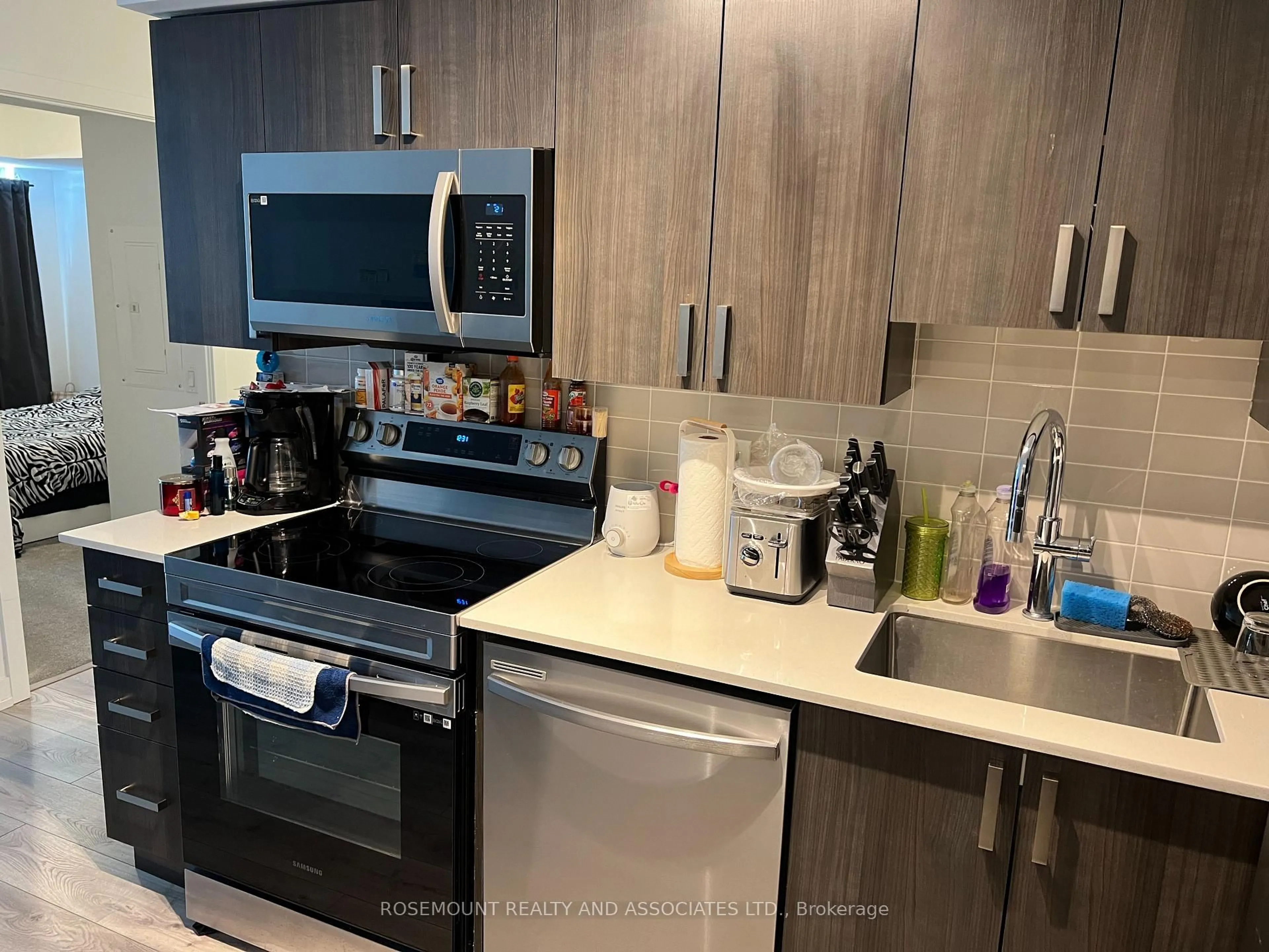 Standard kitchen, unknown for 1455 Celebration Dr #307, Pickering Ontario L1W 1L8