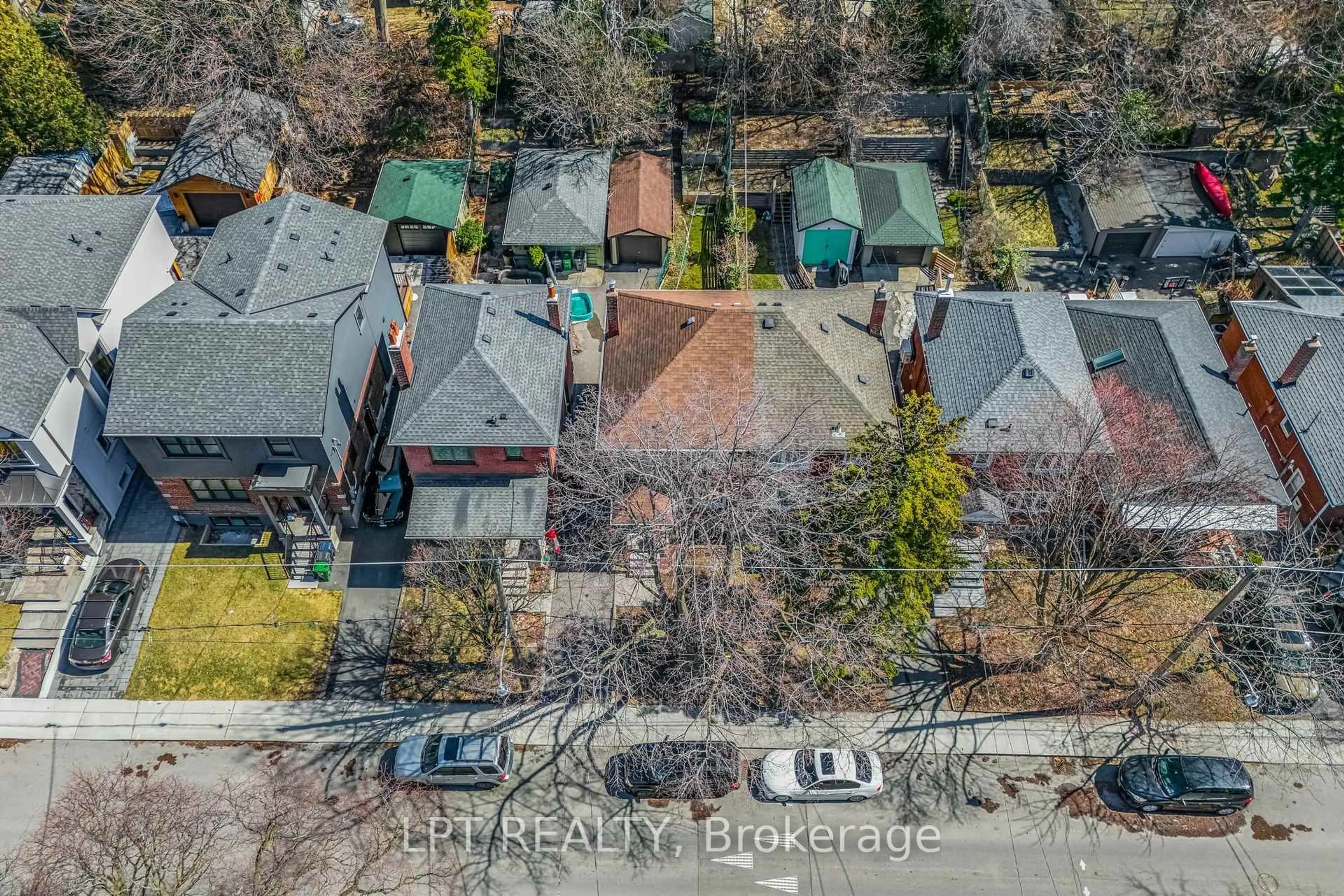 A pic from outside/outdoor area/front of a property/back of a property/a pic from drone, city buildings view from balcony for 89 Highfield Rd, Toronto Ontario M4L 2T9