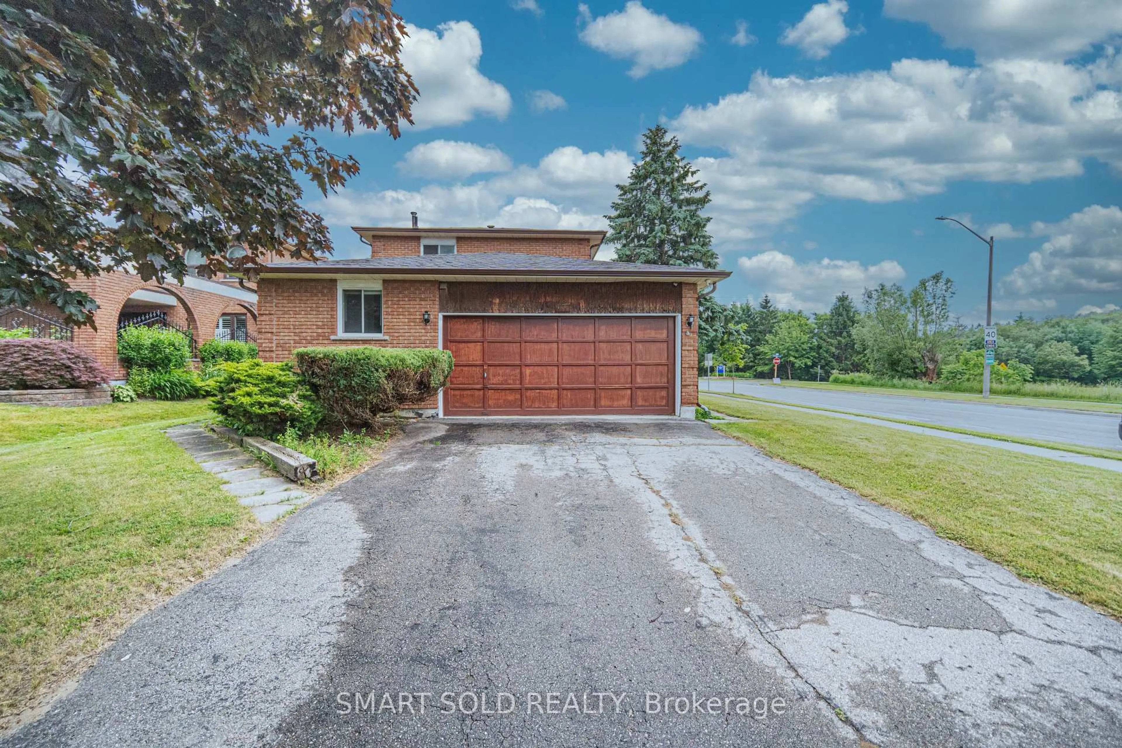 A pic from outside/outdoor area/front of a property/back of a property/a pic from drone, water/lake/river/ocean view for 217 Waverly St, Oshawa Ontario L1J 7C7