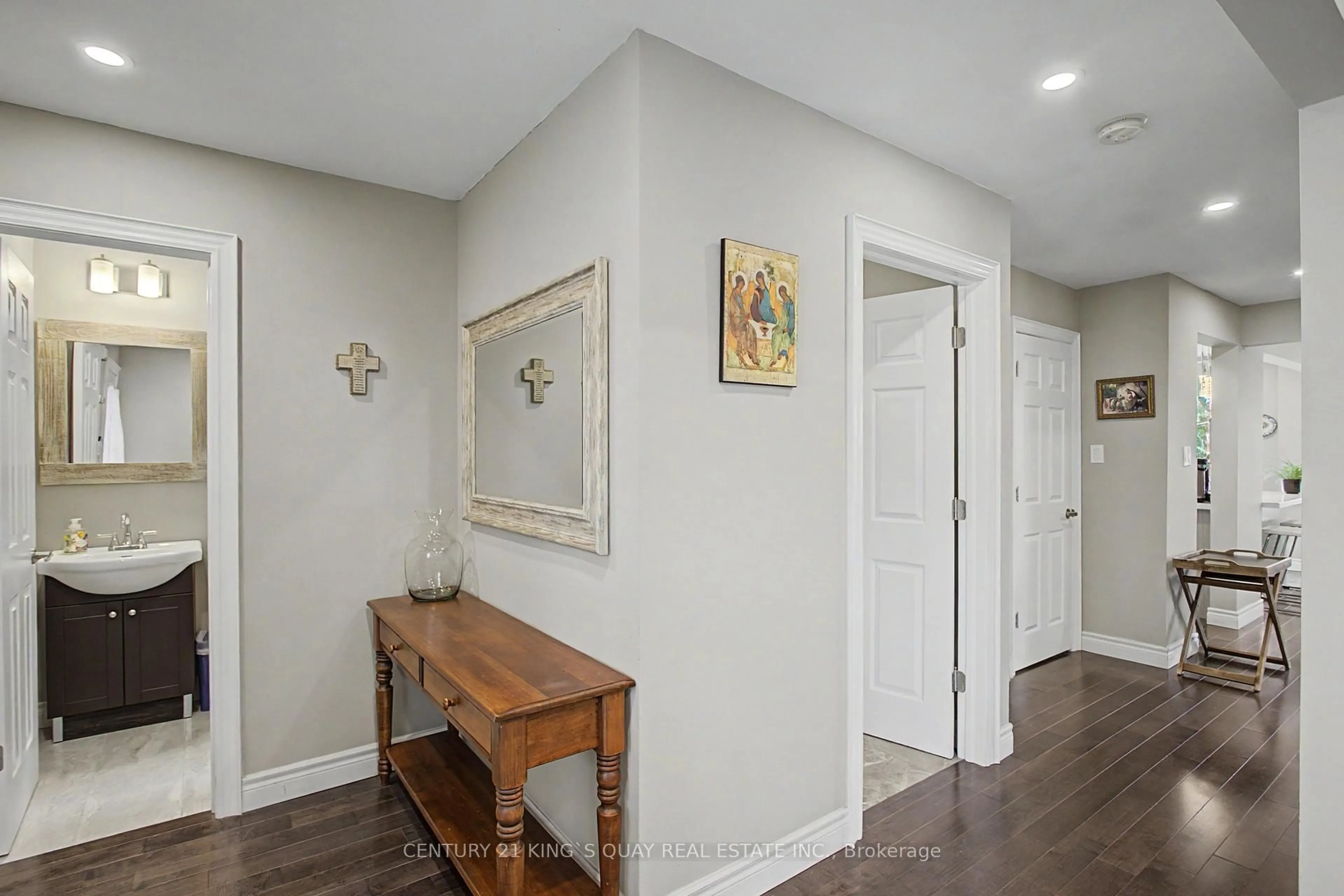 Indoor entryway for 34 Palmer Dr, Ajax Ontario L1S 5T9