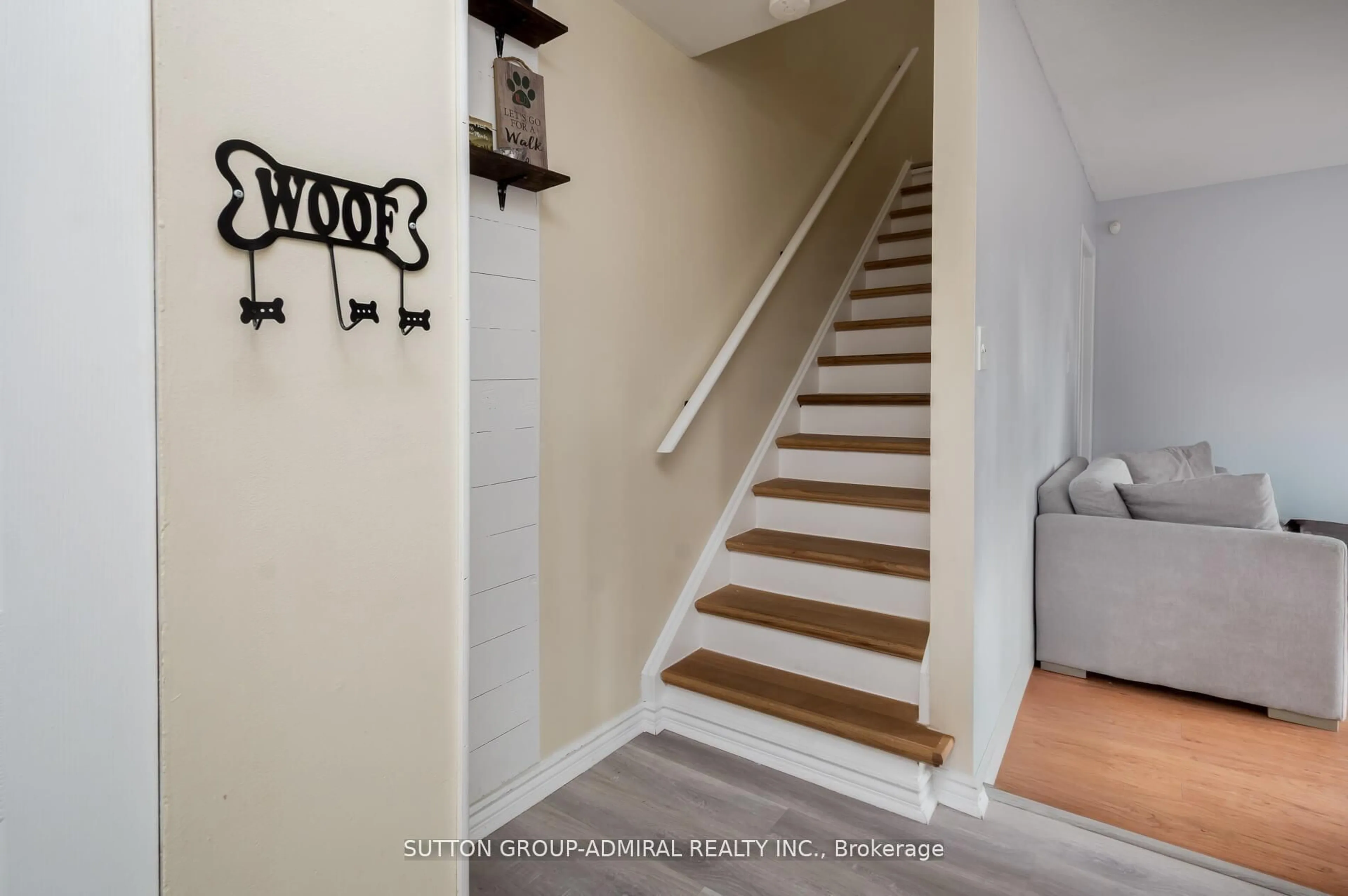 Indoor entryway for 1300 Oxford St #45, Oshawa Ontario L1J 6C5