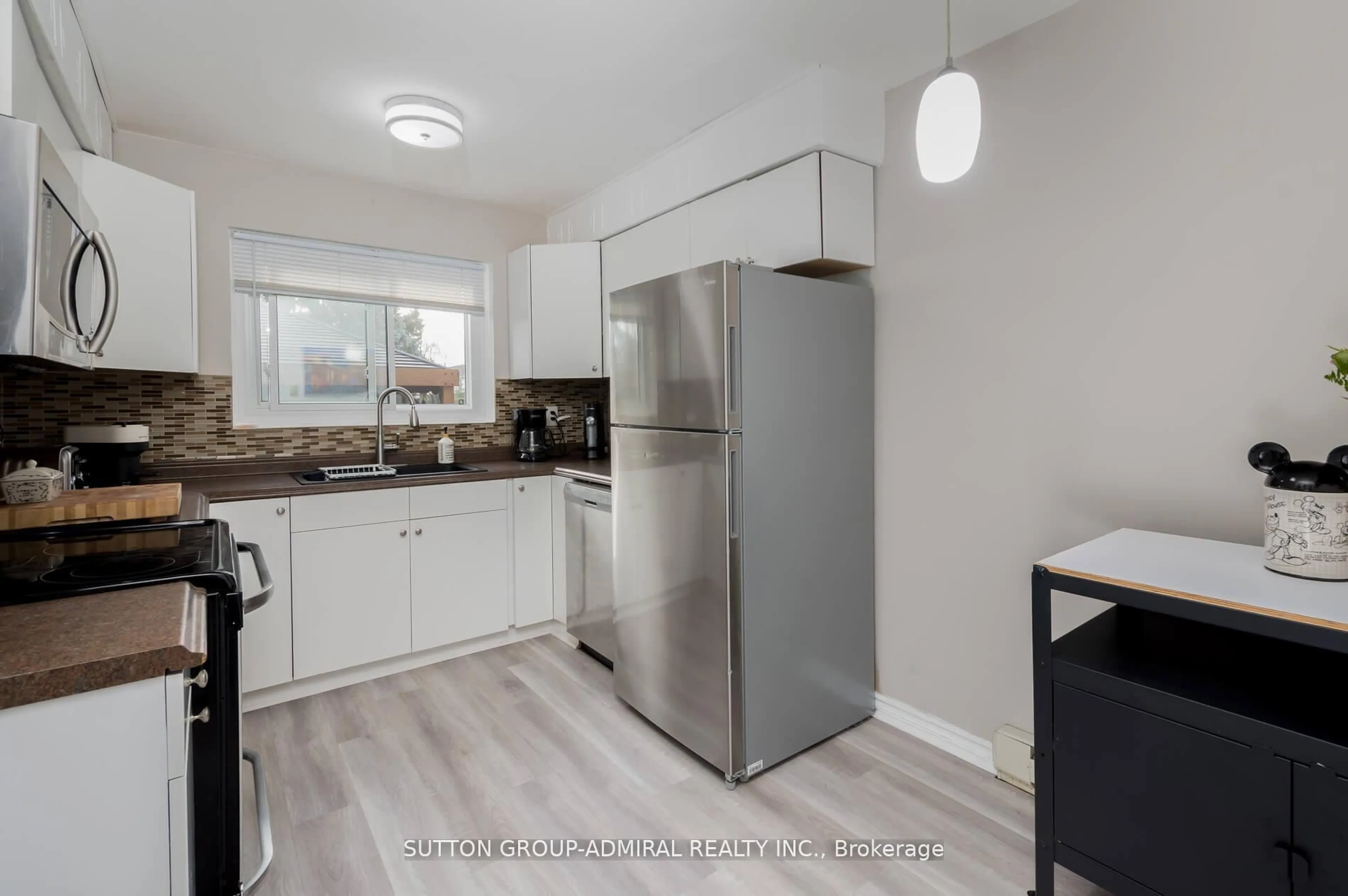 Standard kitchen, unknown for 1300 Oxford St #45, Oshawa Ontario L1J 6C5