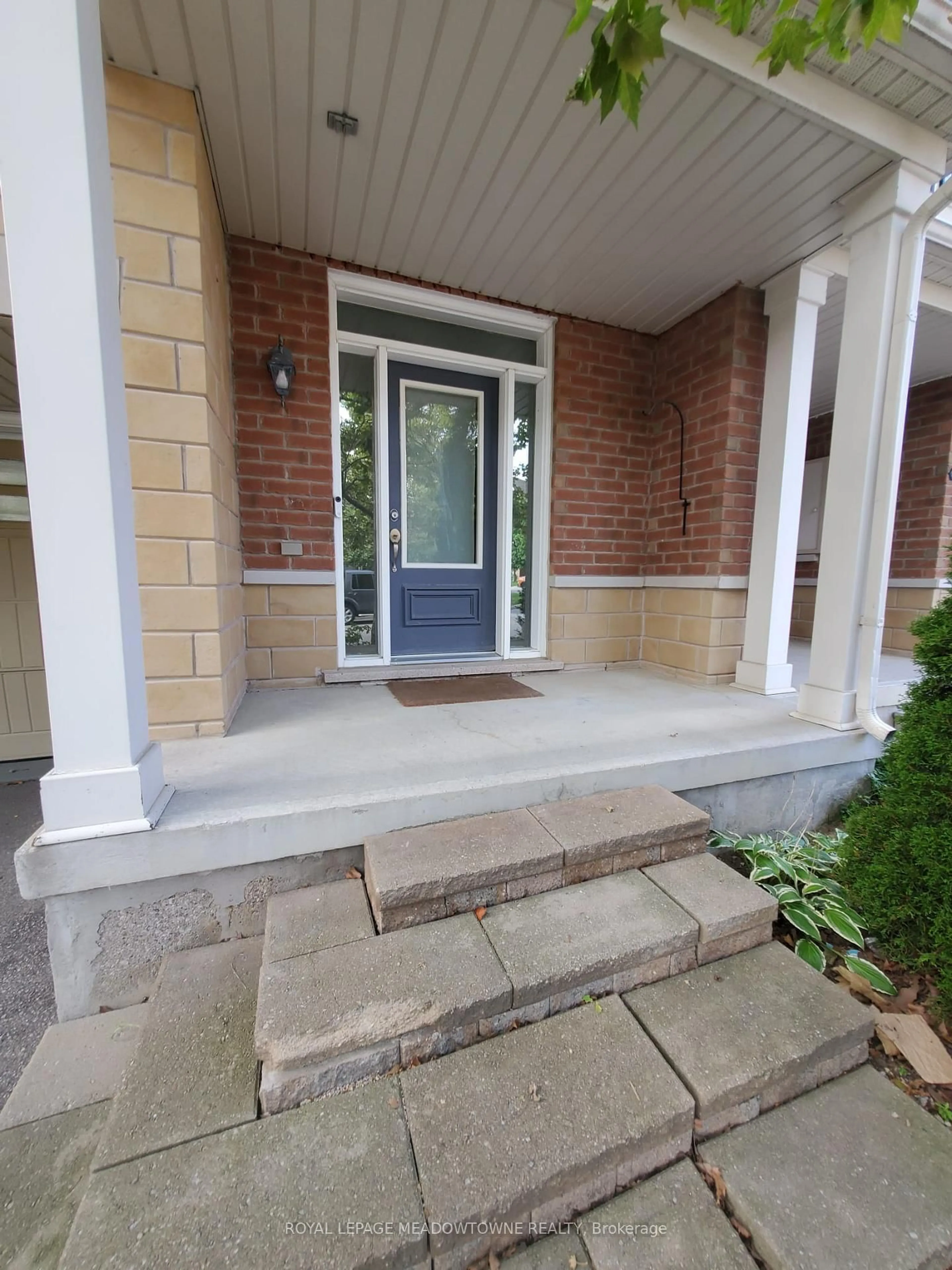 Indoor entryway for 26 Yates Ave, Toronto Ontario M1L 0C8
