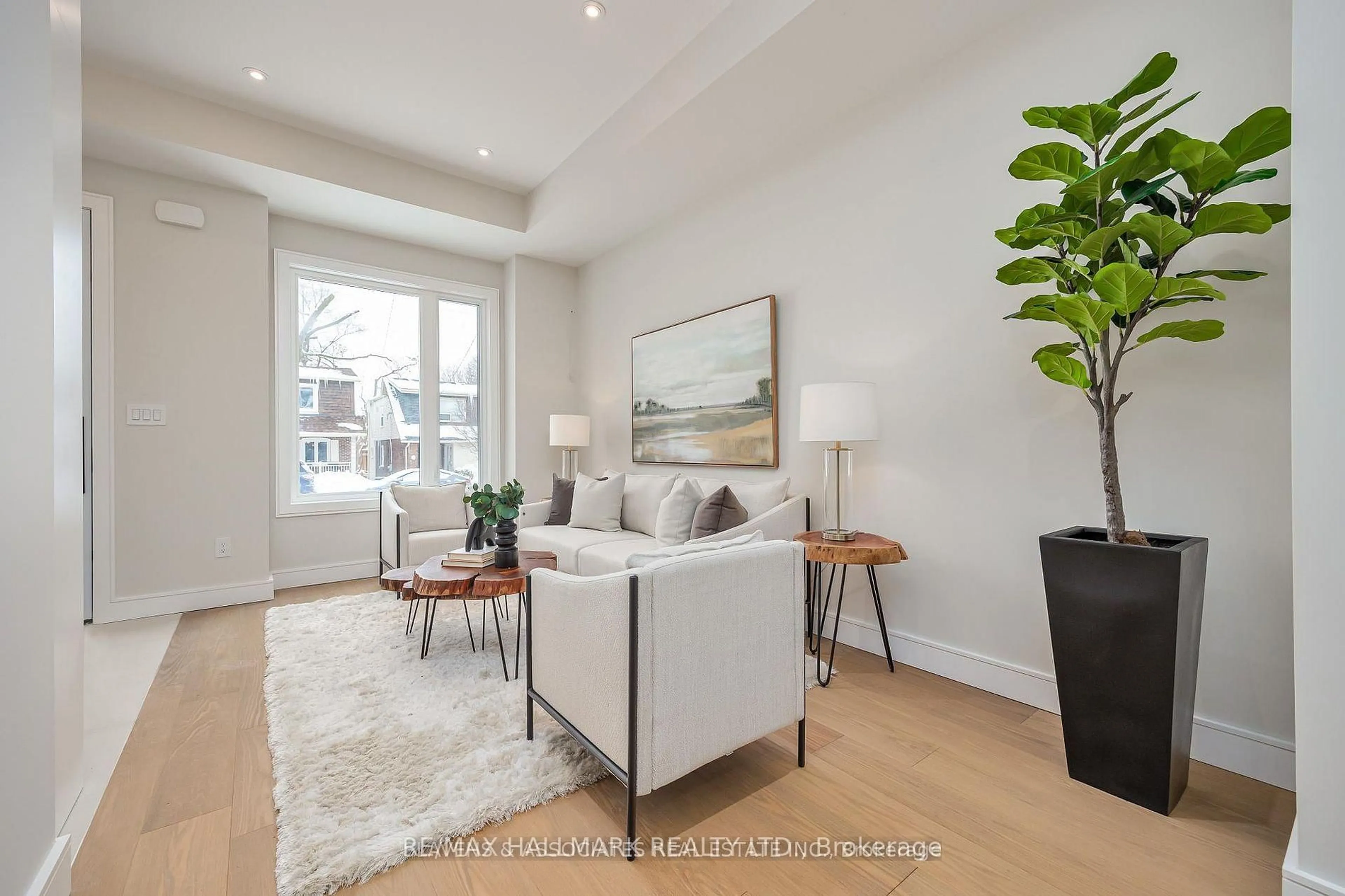 Living room with furniture, unknown for 3B Linton Ave, Toronto Ontario M1N 1W5