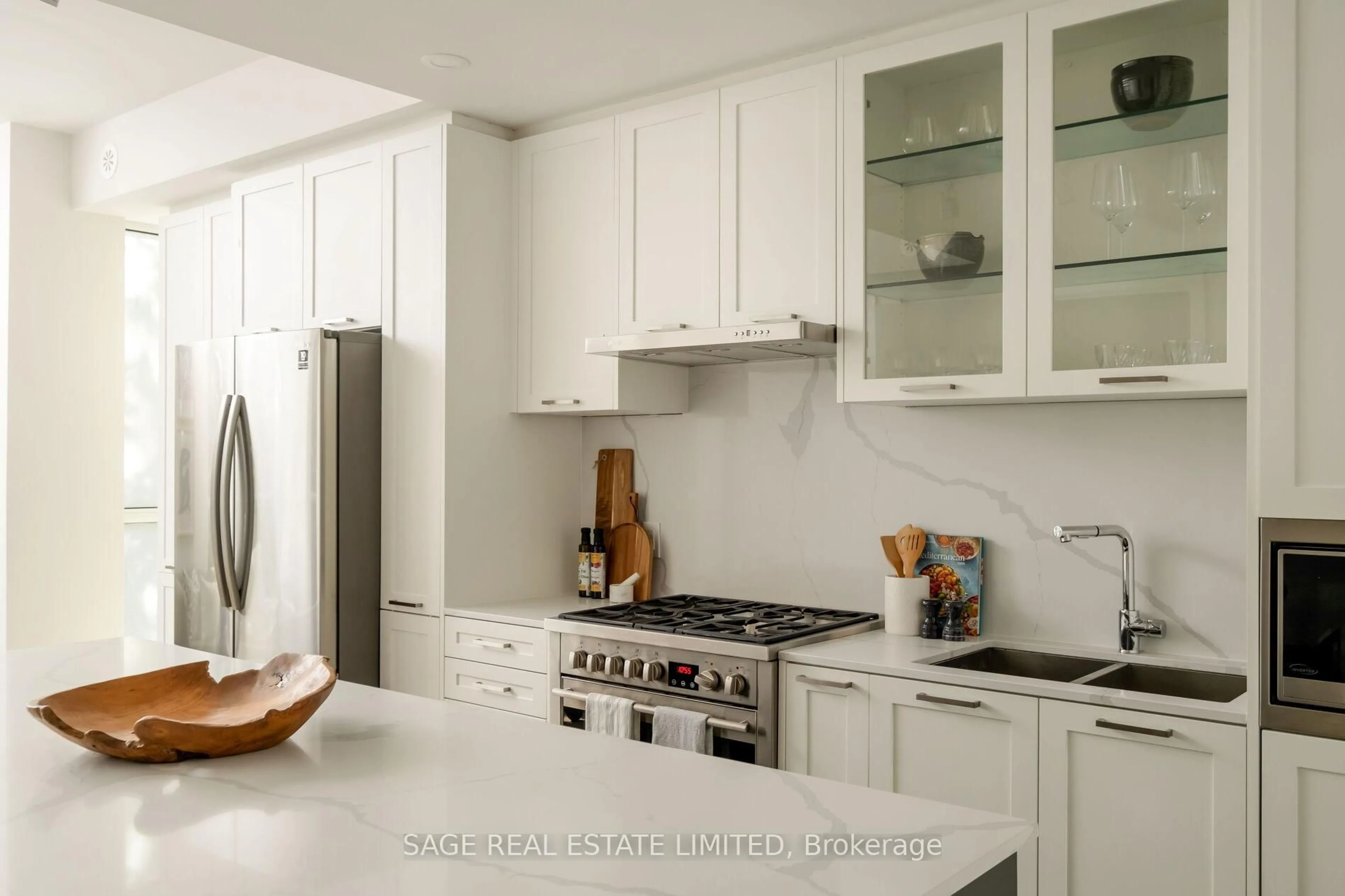 Standard kitchen, unknown for 1331 Queen St #Th01, Toronto Ontario M4L 0B1