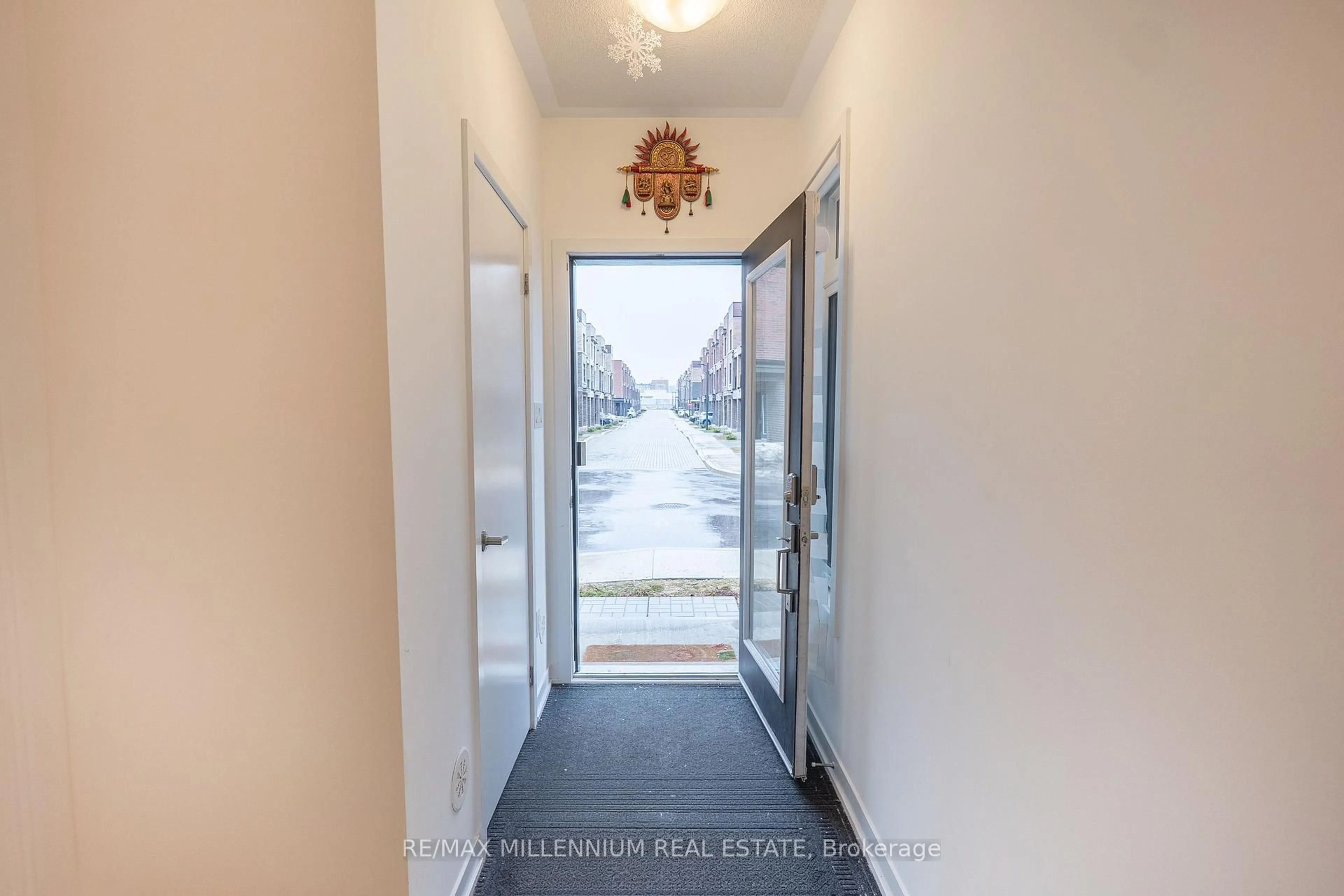 Indoor foyer for 1865 Pickering Pkwy #401, Pickering Ontario L1V 0H2