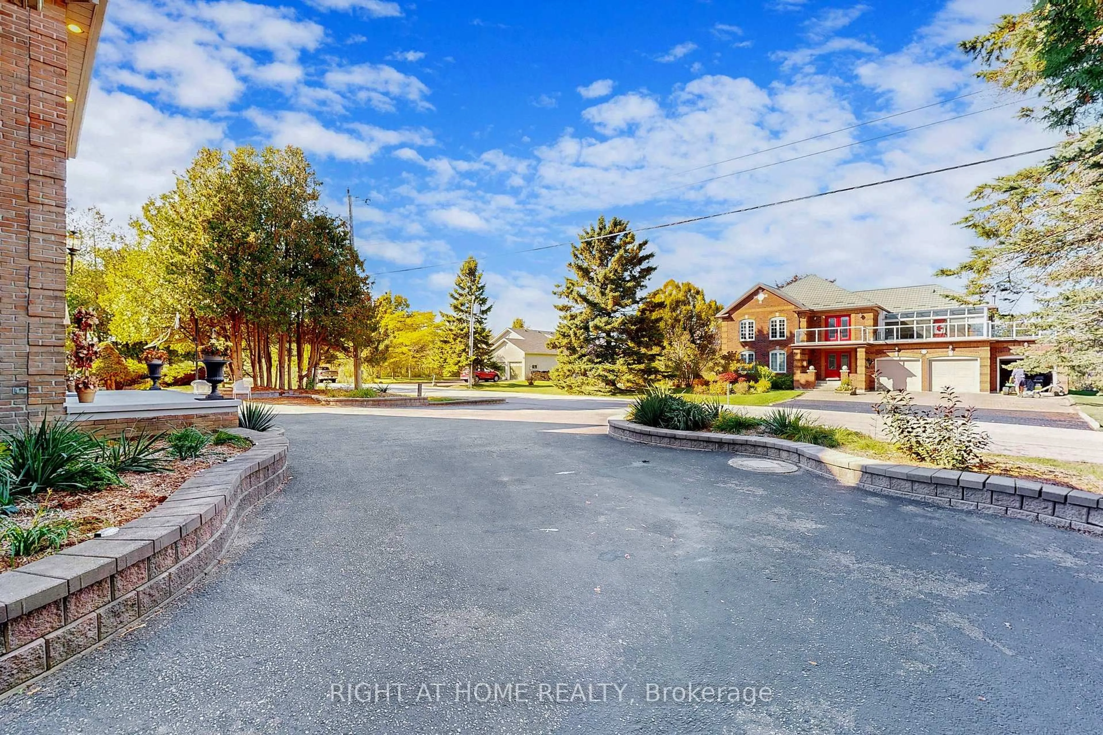 A pic from outside/outdoor area/front of a property/back of a property/a pic from drone, unknown for 26 Ontoro Blvd, Ajax Ontario L1Z 1X6