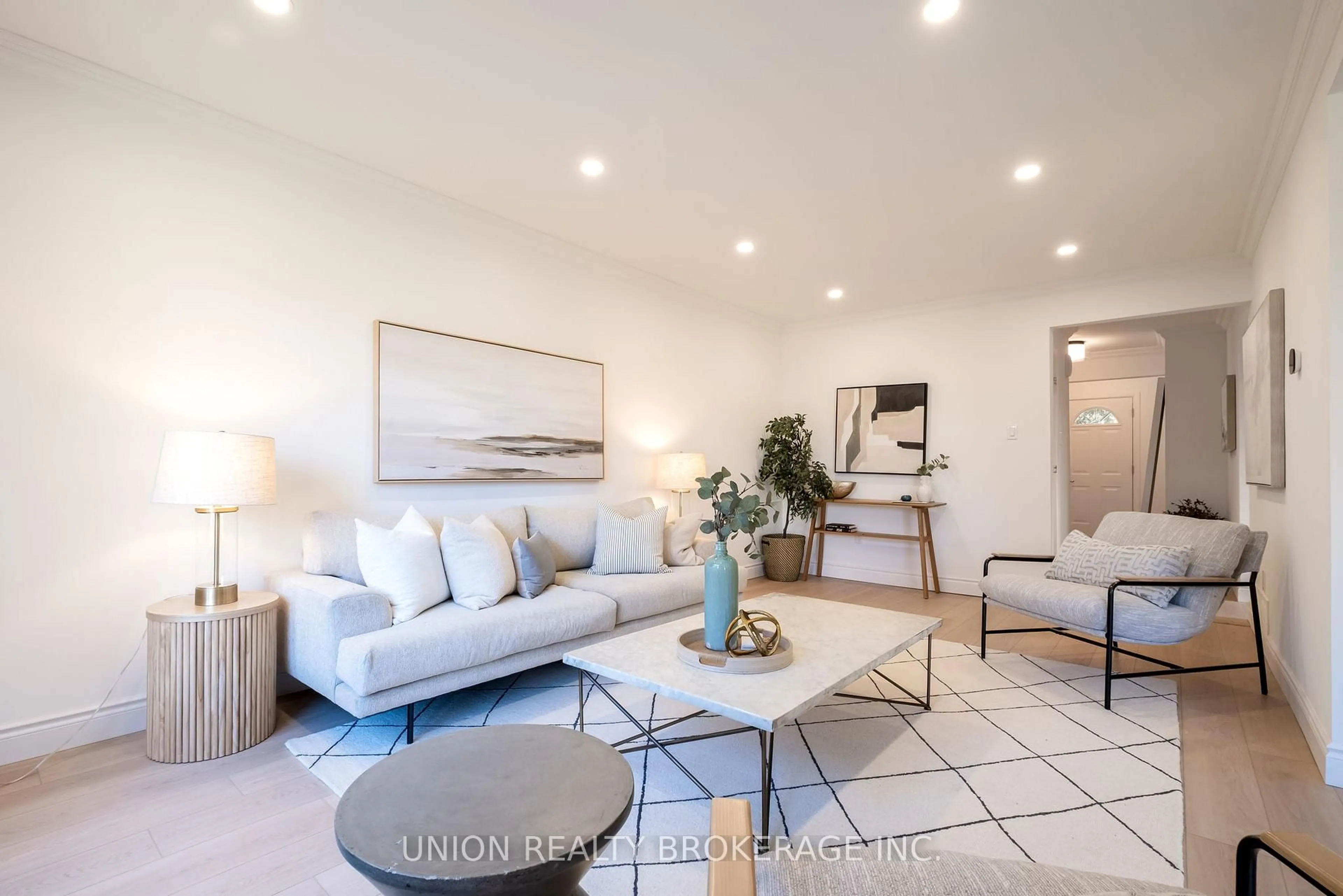 Living room with furniture, unknown for 85 La Peer Blvd, Toronto Ontario M1W 2H4