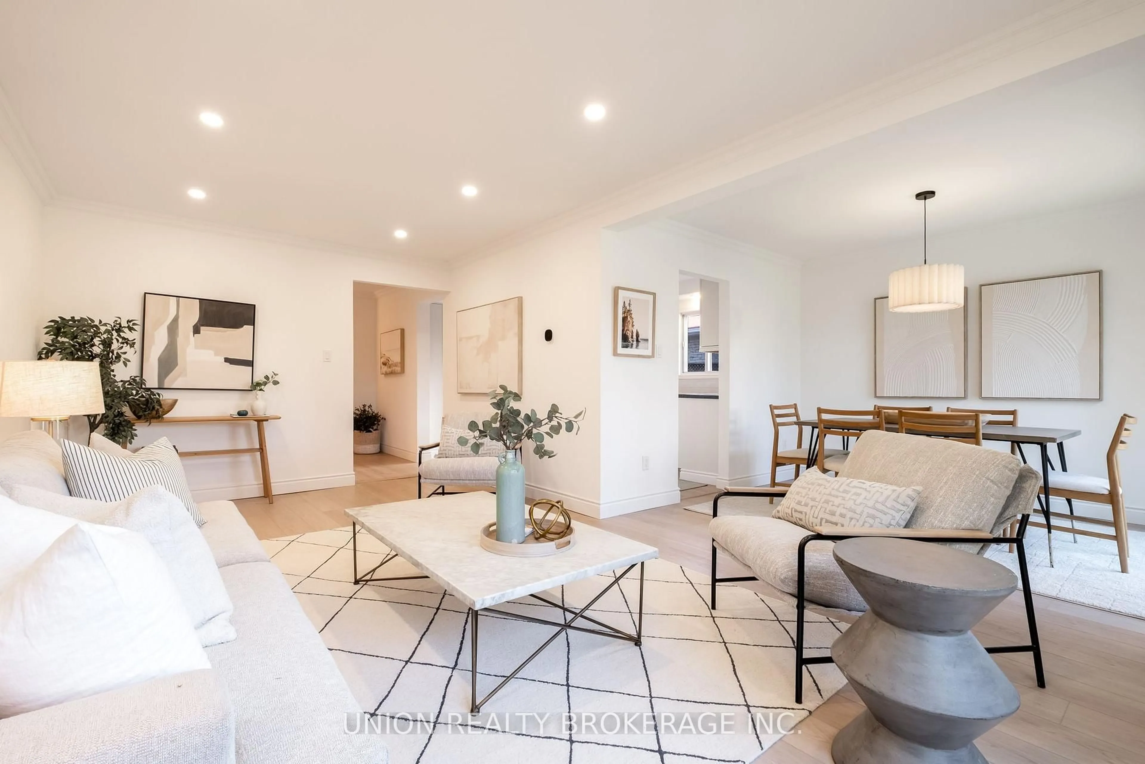 Living room with furniture, unknown for 85 La Peer Blvd, Toronto Ontario M1W 2H4