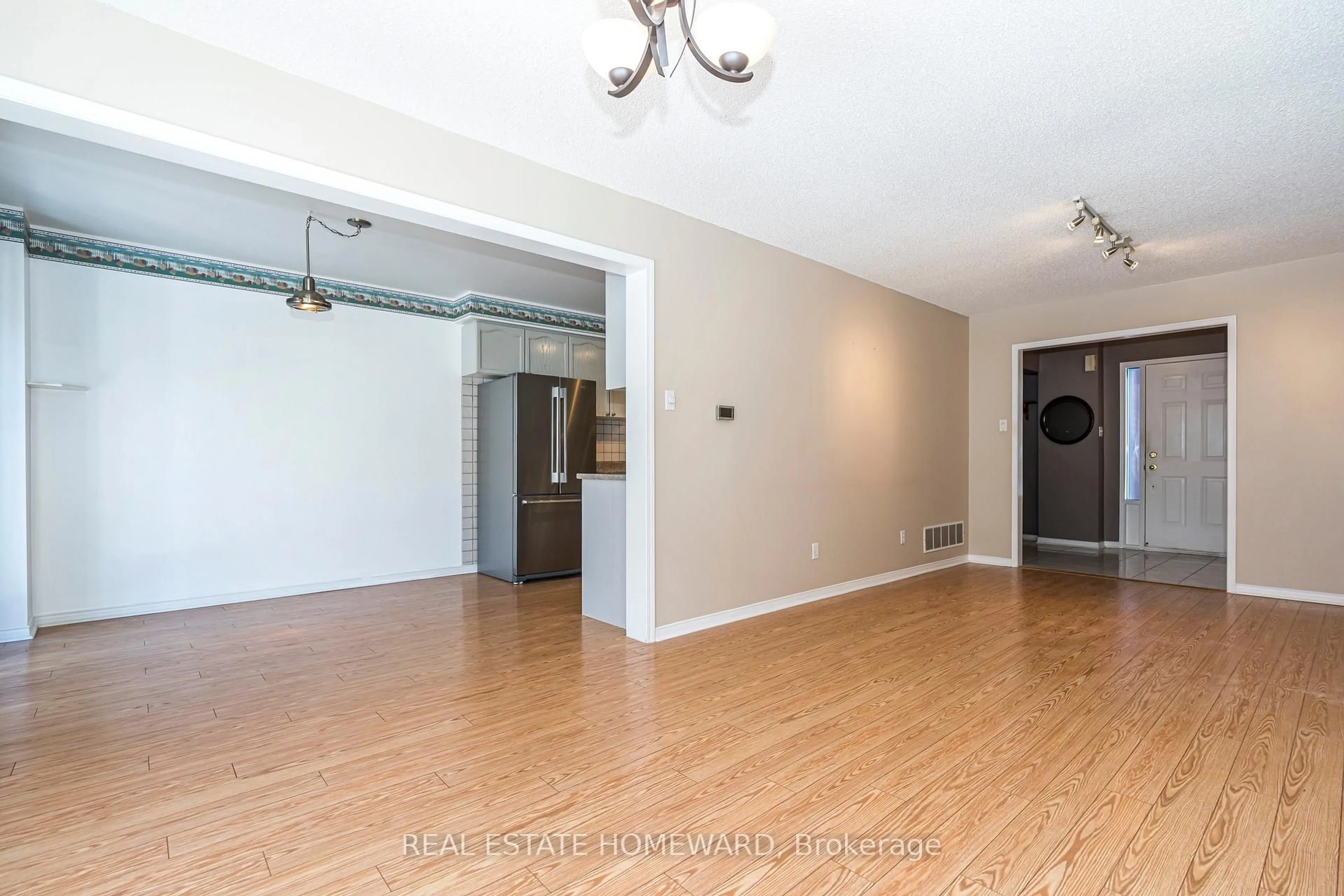 Unknown for 1941 Pine Grove Ave, Pickering Ontario L1V 6R4