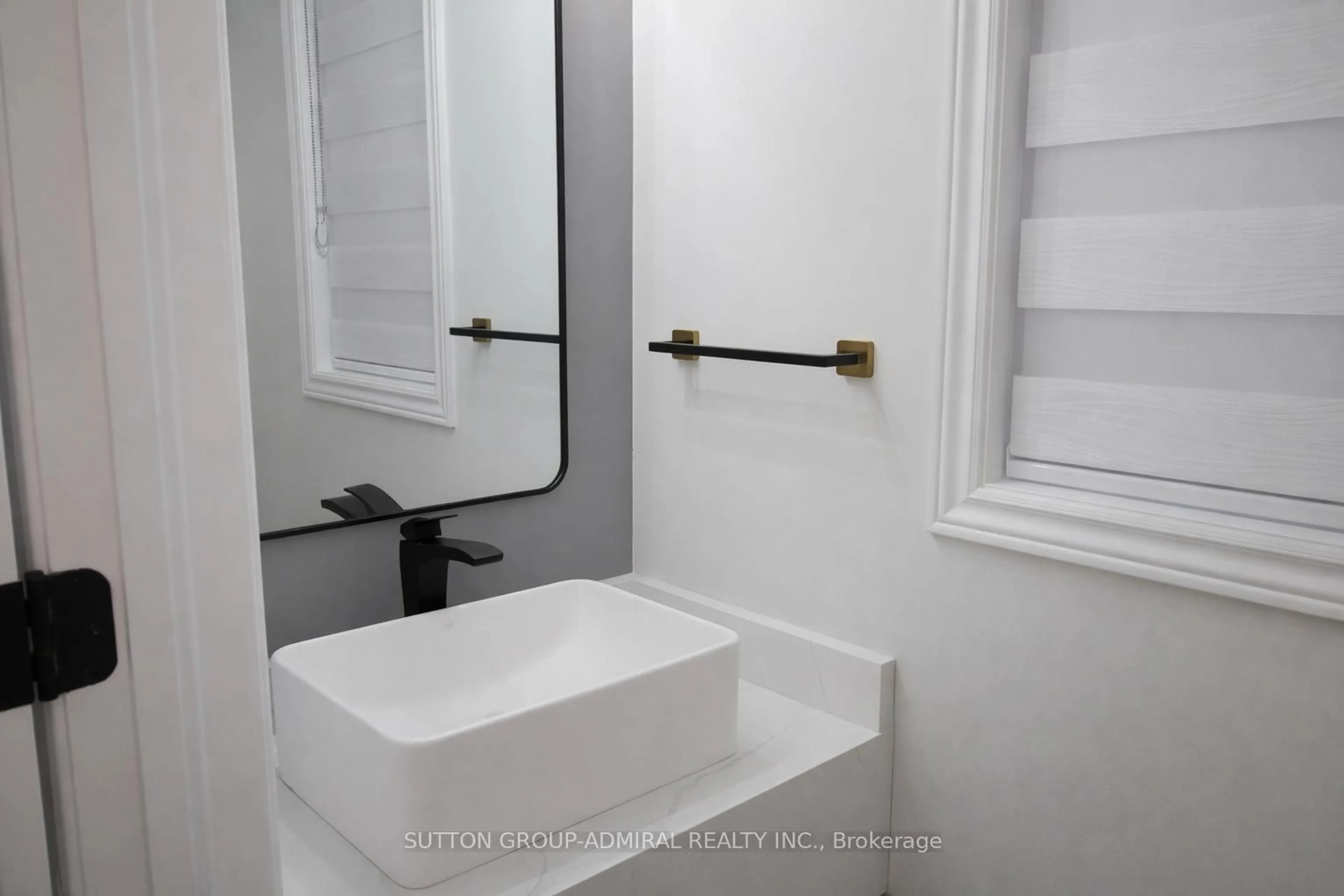 Standard bathroom, ceramic/tile floor for 65 BARKERVILLE Dr, Whitby Ontario L1P 0L8