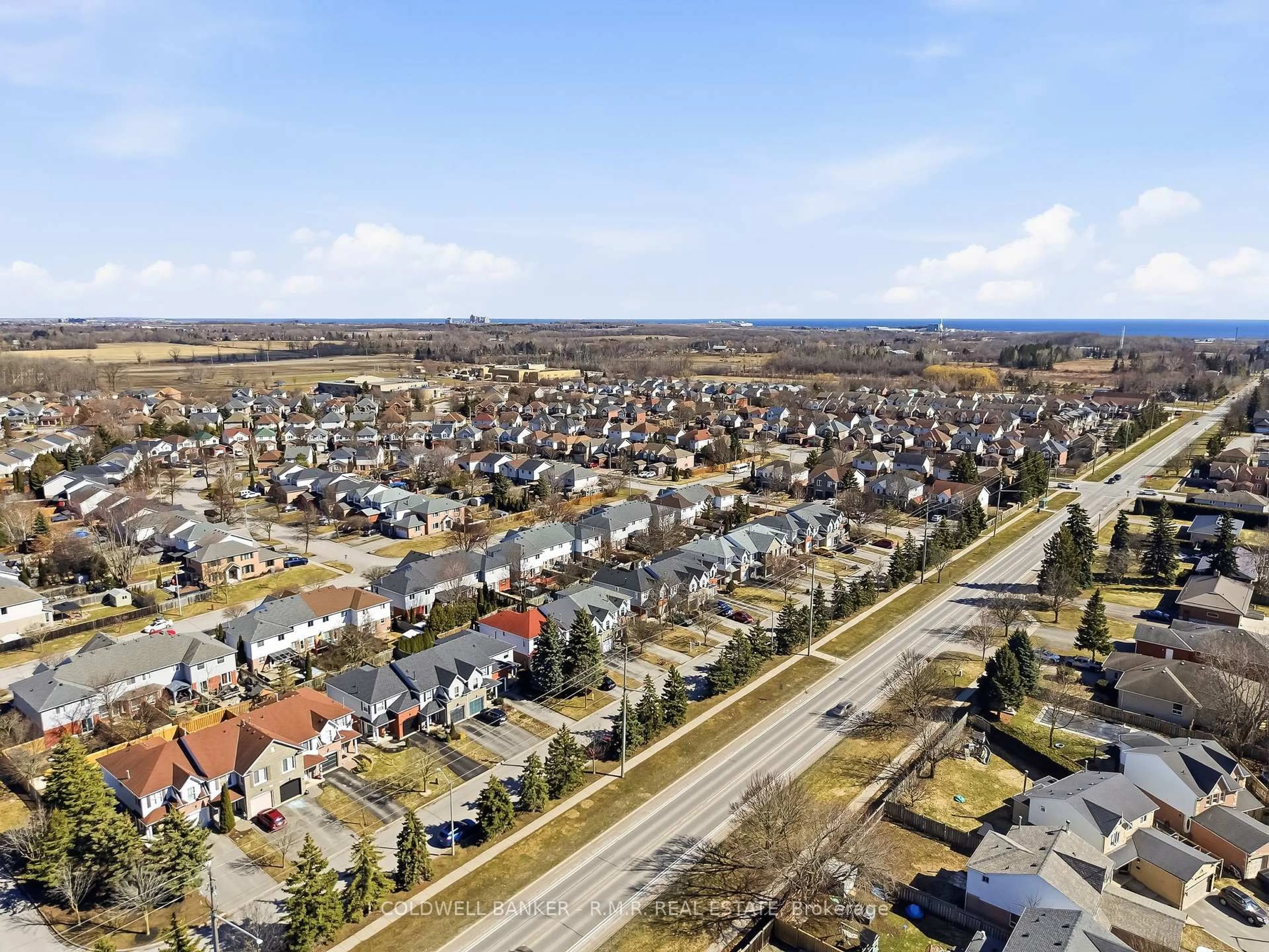 A pic from outside/outdoor area/front of a property/back of a property/a pic from drone, street for 105 Brownstone Cres, Clarington Ontario L1E 2Y2