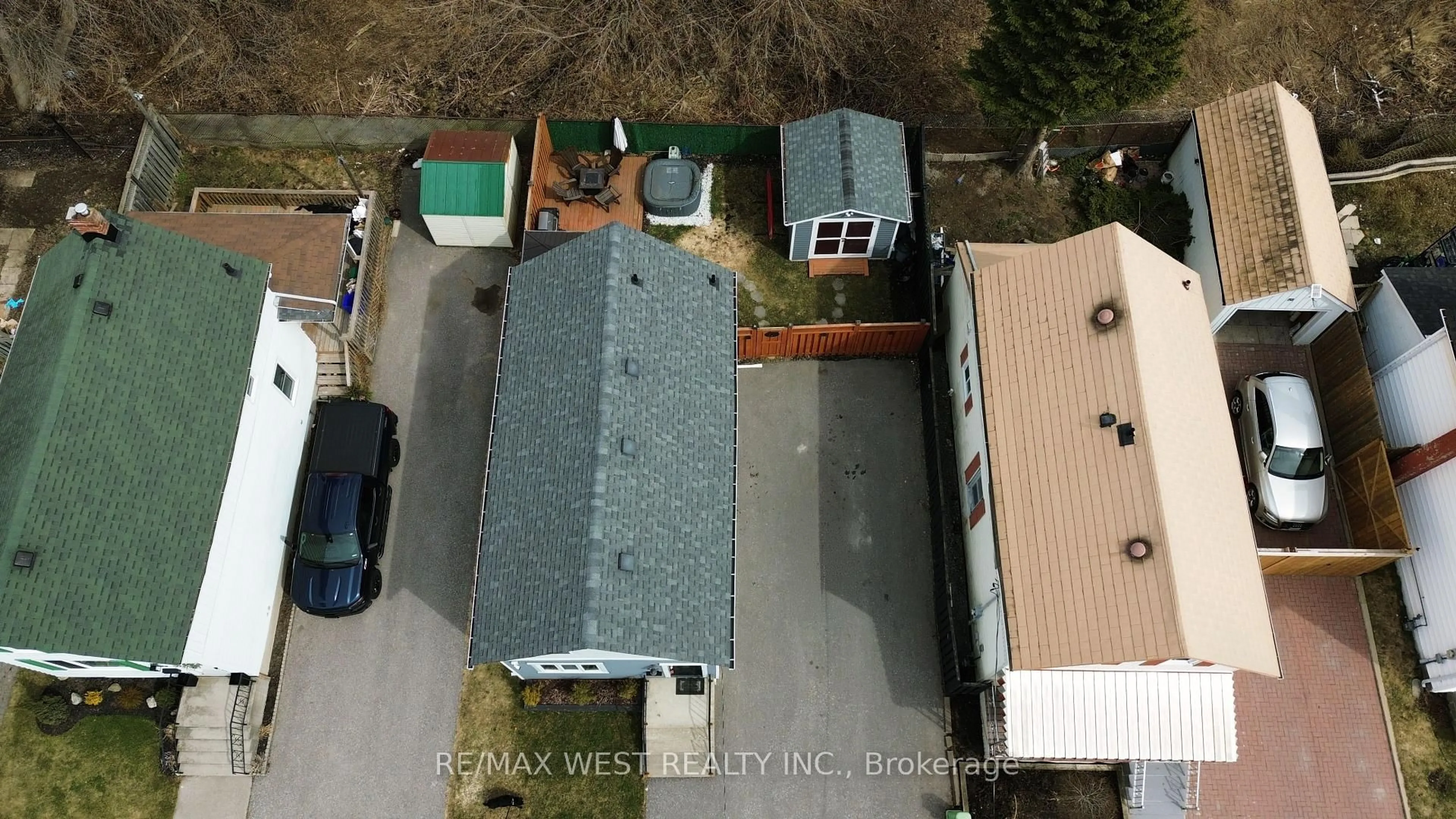 A pic from outside/outdoor area/front of a property/back of a property/a pic from drone, city buildings view from balcony for 203 Court St, Oshawa Ontario L1H 4W6