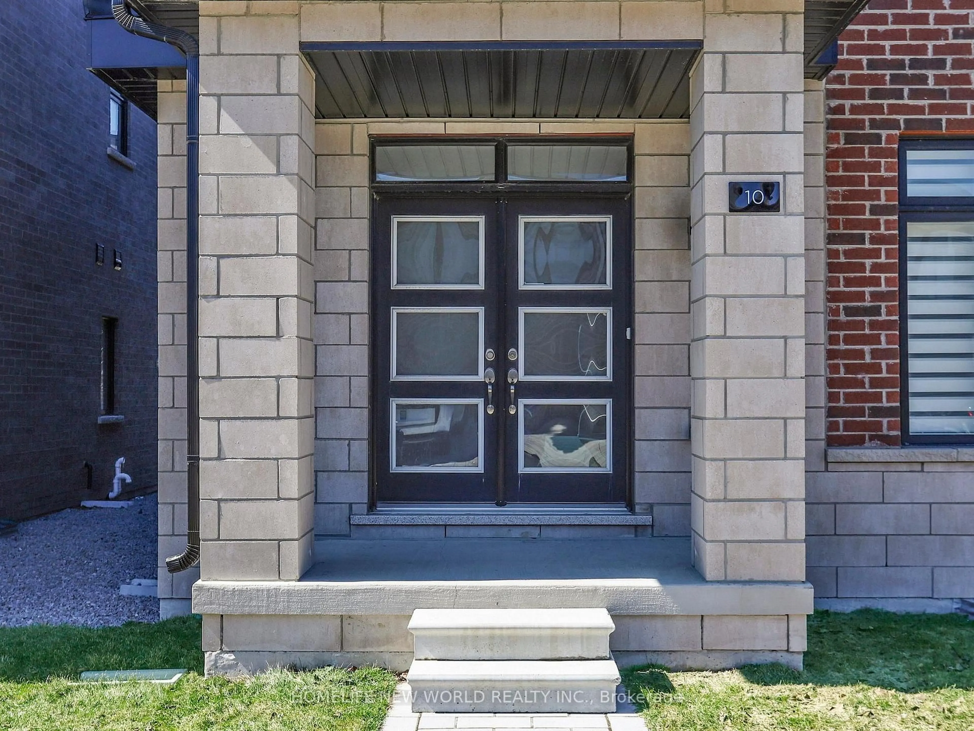 Indoor entryway for 10 Liam Foudy Crt, Toronto Ontario M1P 0G3