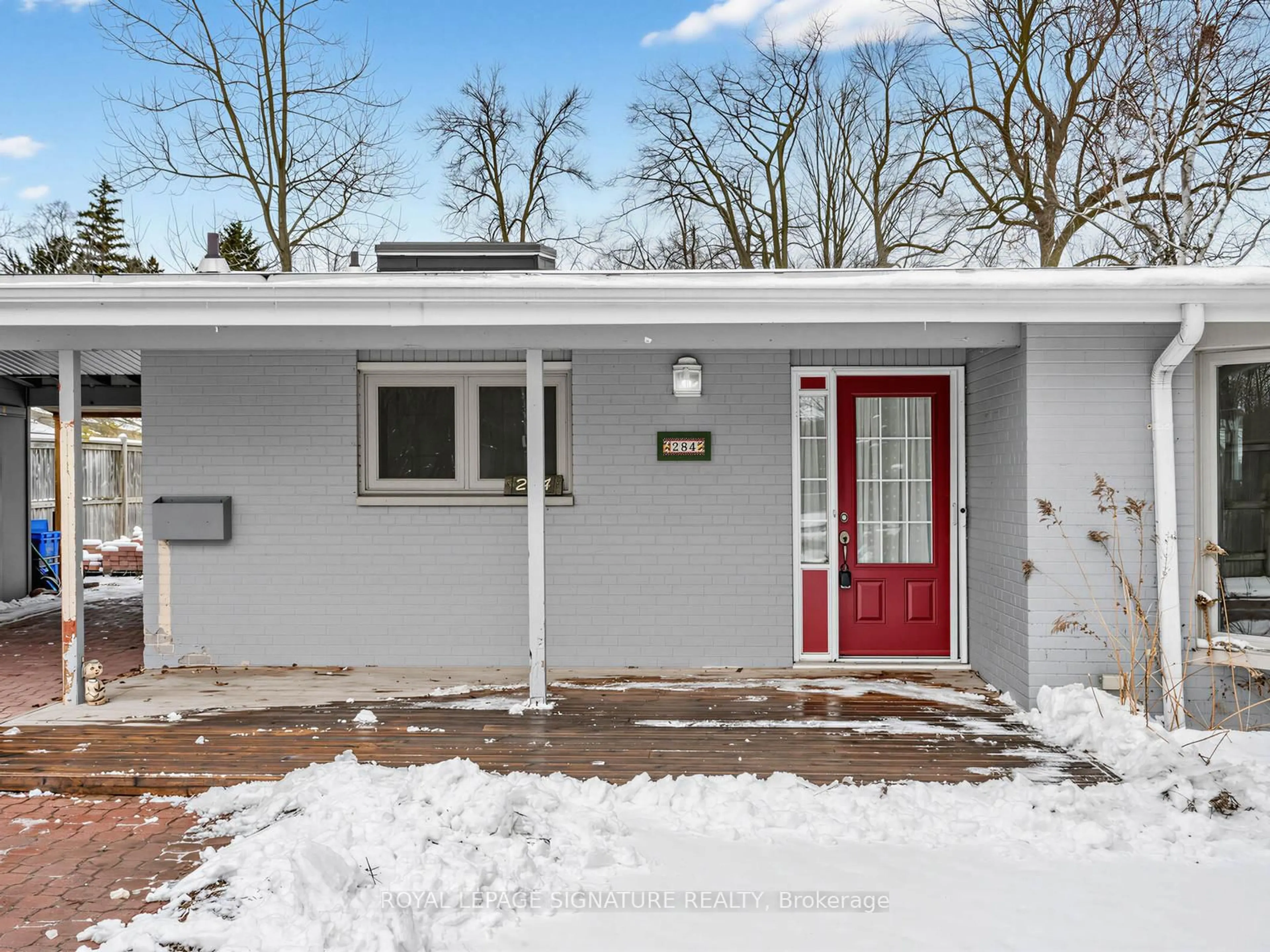 Home with vinyl exterior material, street for 284 Guildwood Pkwy, Toronto Ontario M1E 1P9