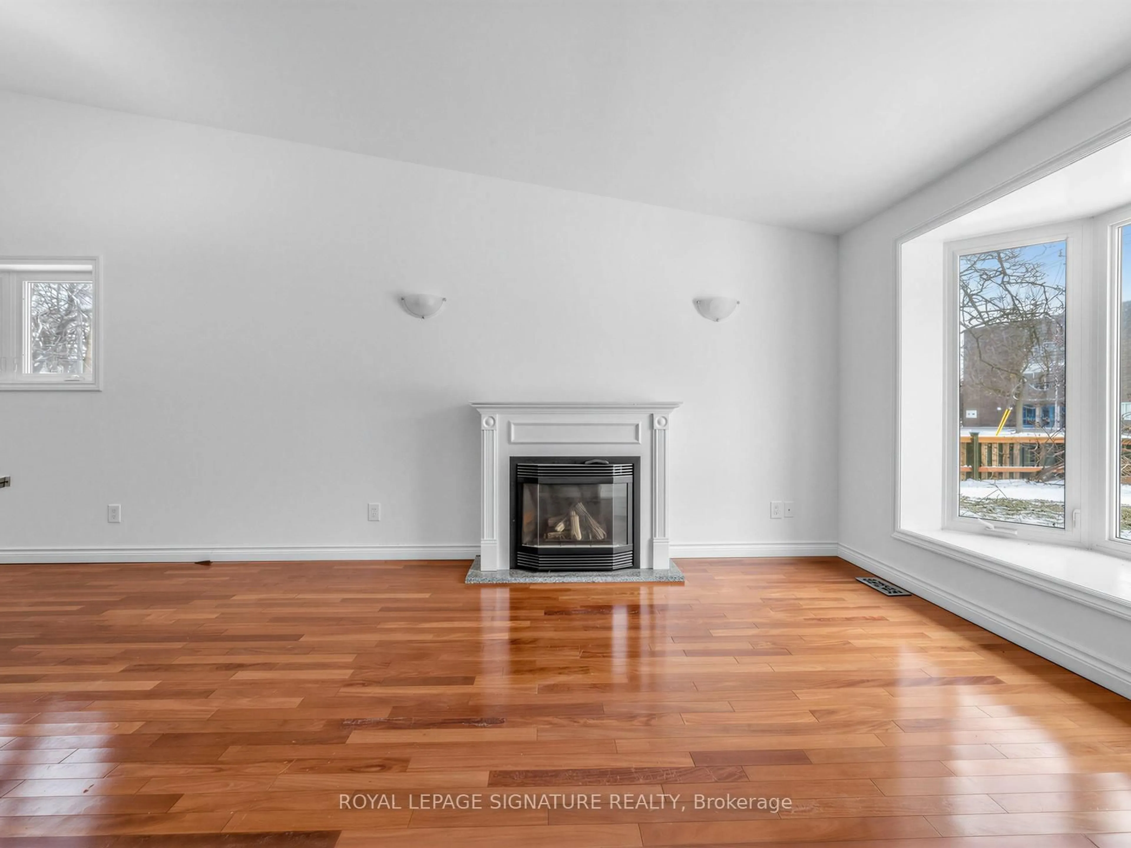 Living room with furniture, wood/laminate floor for 284 Guildwood Pkwy, Toronto Ontario M1E 1P9