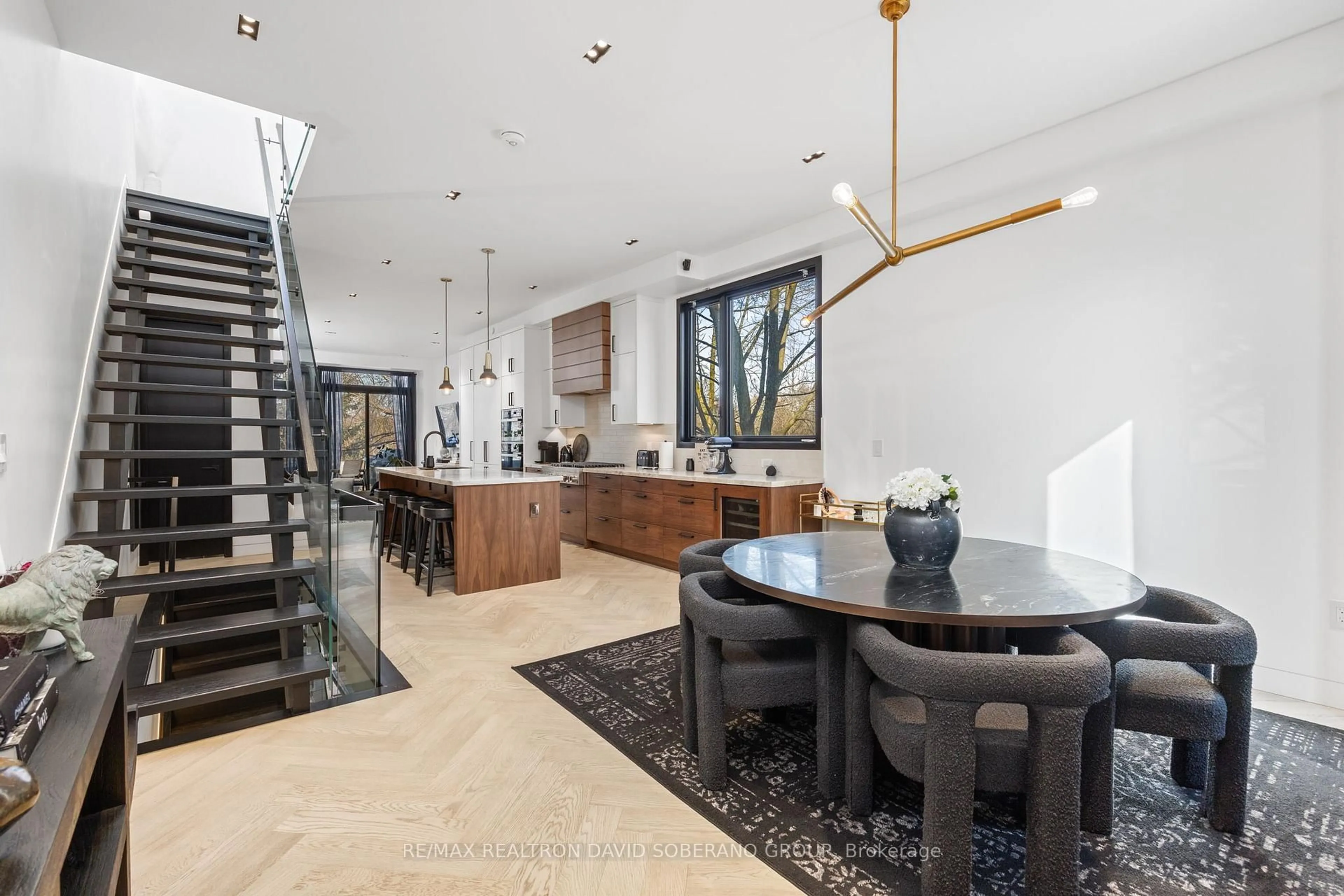 Unknown for 90 East Lynn Ave, Toronto Ontario M4C 3X2