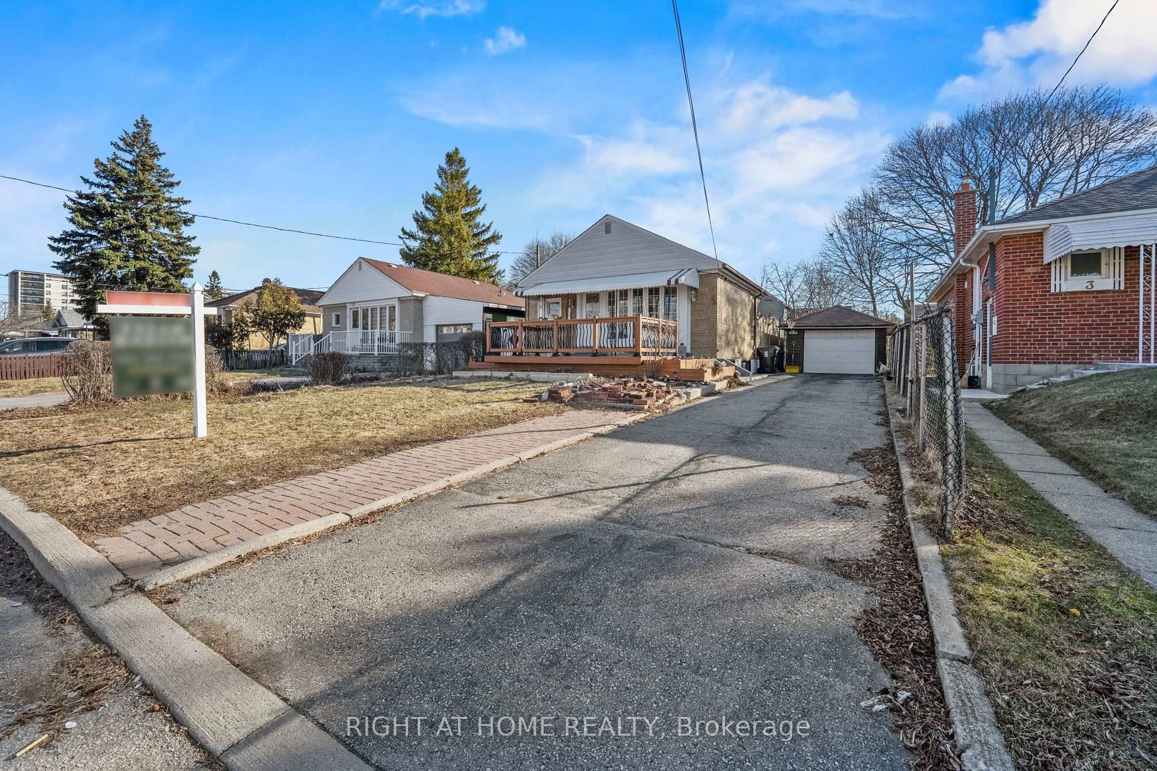 A pic from outside/outdoor area/front of a property/back of a property/a pic from drone, street for 5 Hollingworth Dr, Toronto Ontario M1P 1E1
