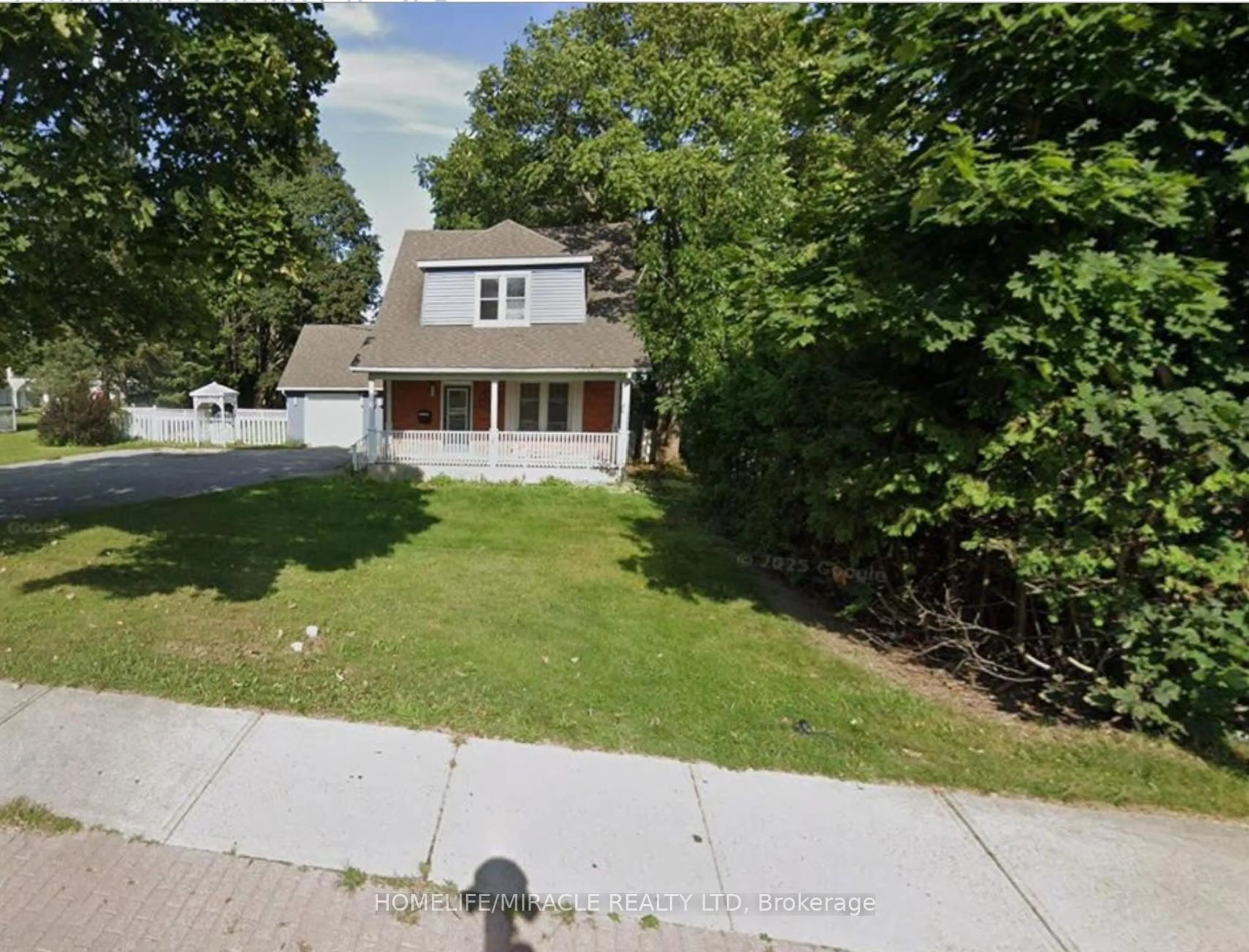 A pic from outside/outdoor area/front of a property/back of a property/a pic from drone, street for 83 Liberty St, Clarington Ontario L1C 2L8