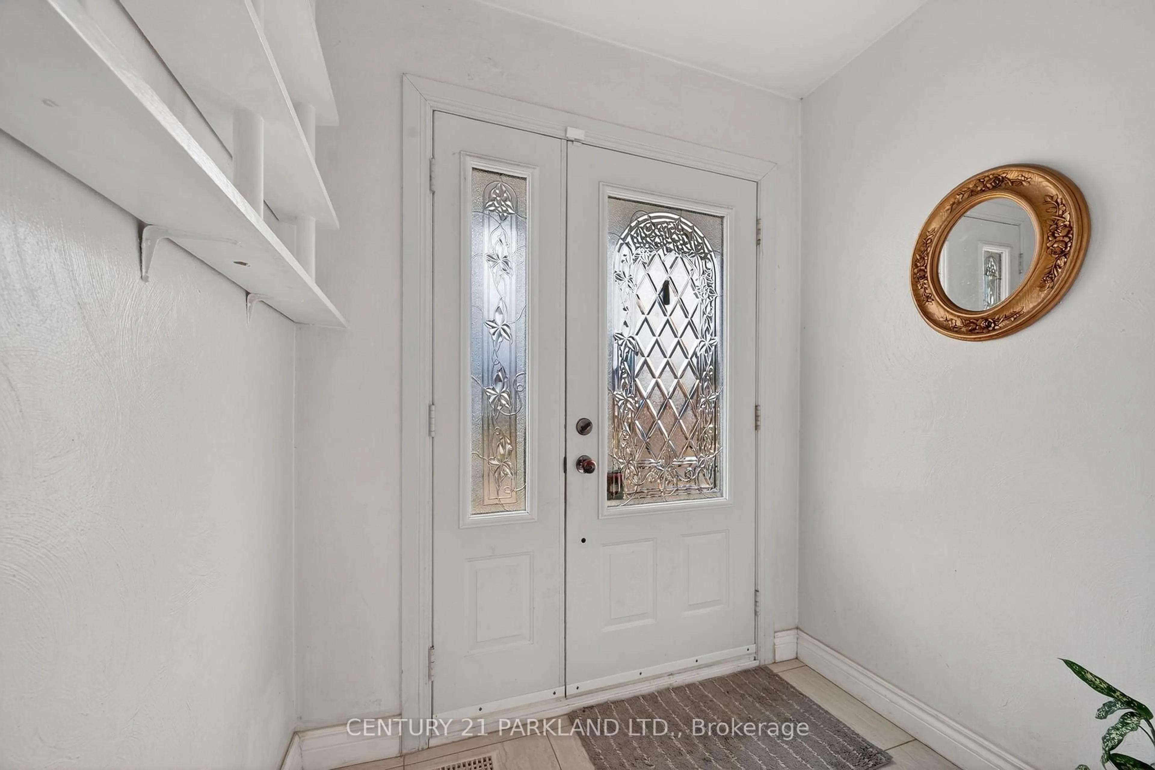 Indoor entryway for 63 Brantwood Dr, Toronto Ontario M1H 2G5