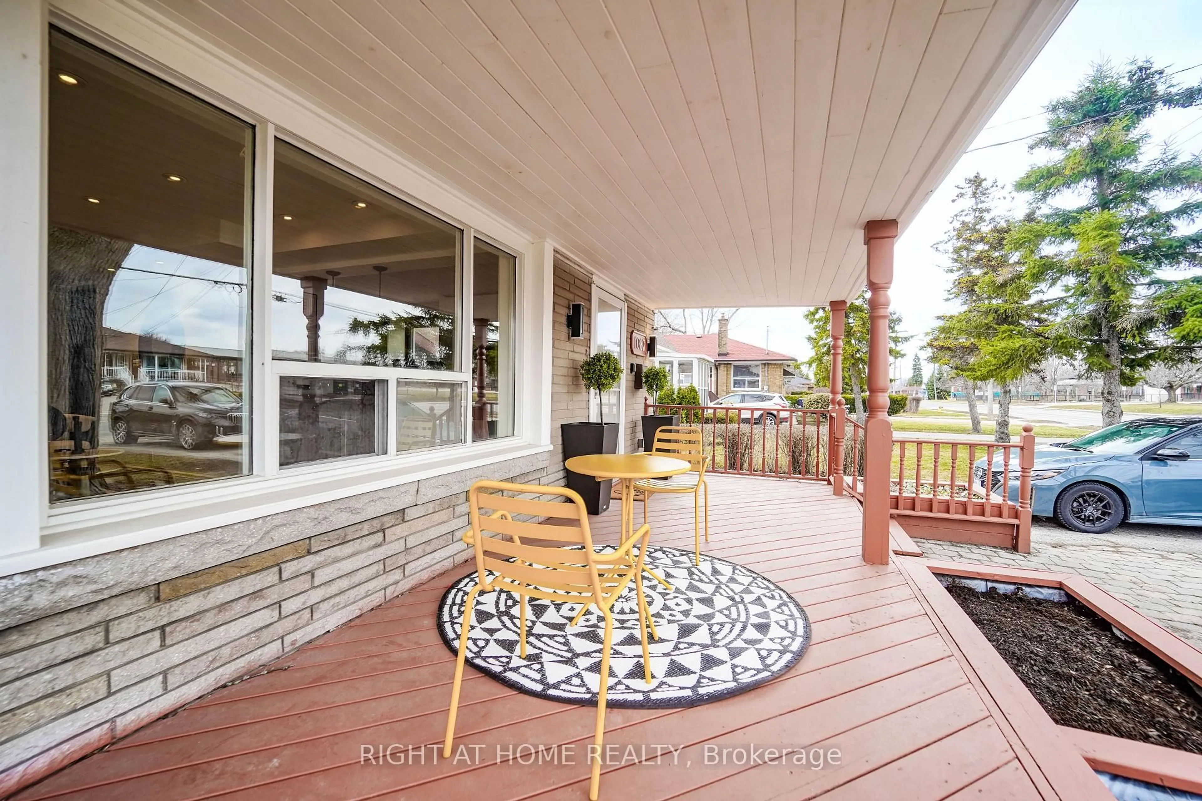 Patio, street for 1083 Pharmacy Ave, Toronto Ontario M1R 2H2