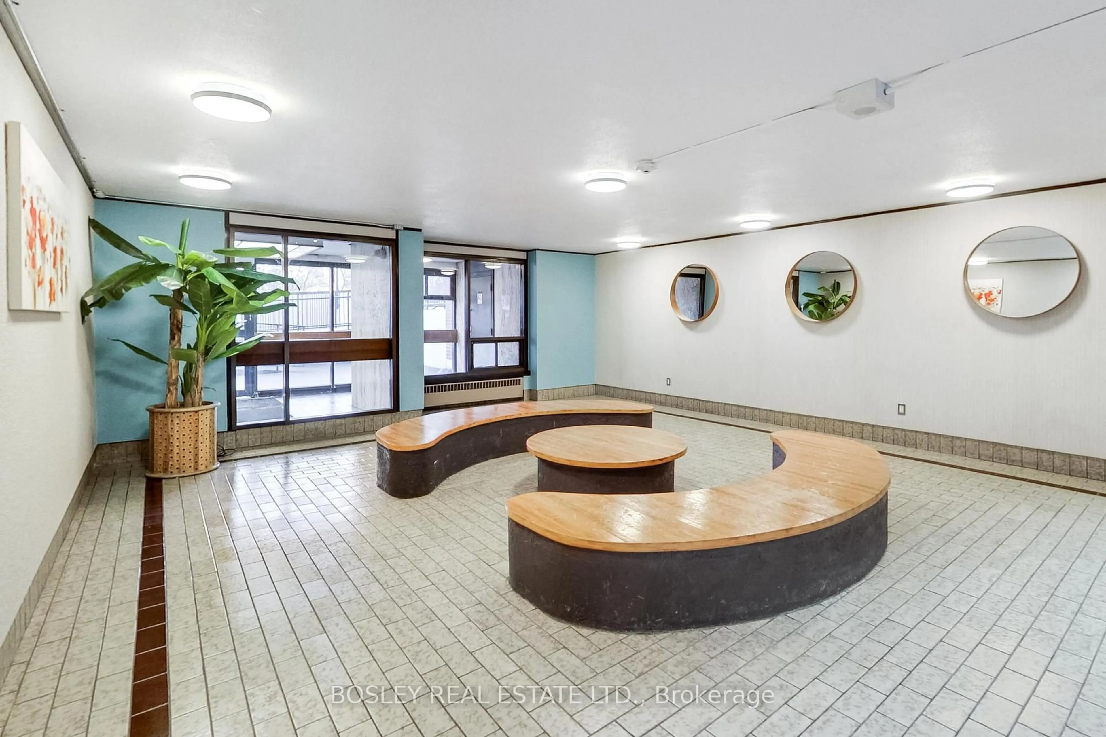 Unknown for 3 Massey Sq #1902, Toronto Ontario M4C 5L5