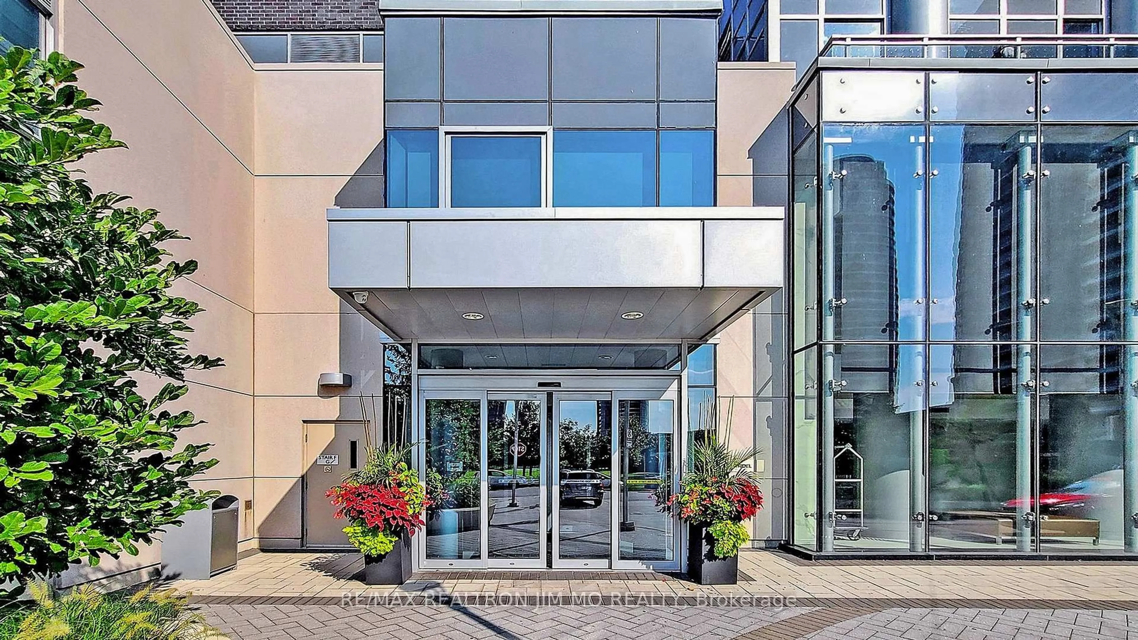 Indoor foyer for 255 Village Green Sq #808, Toronto Ontario M1S 0L7