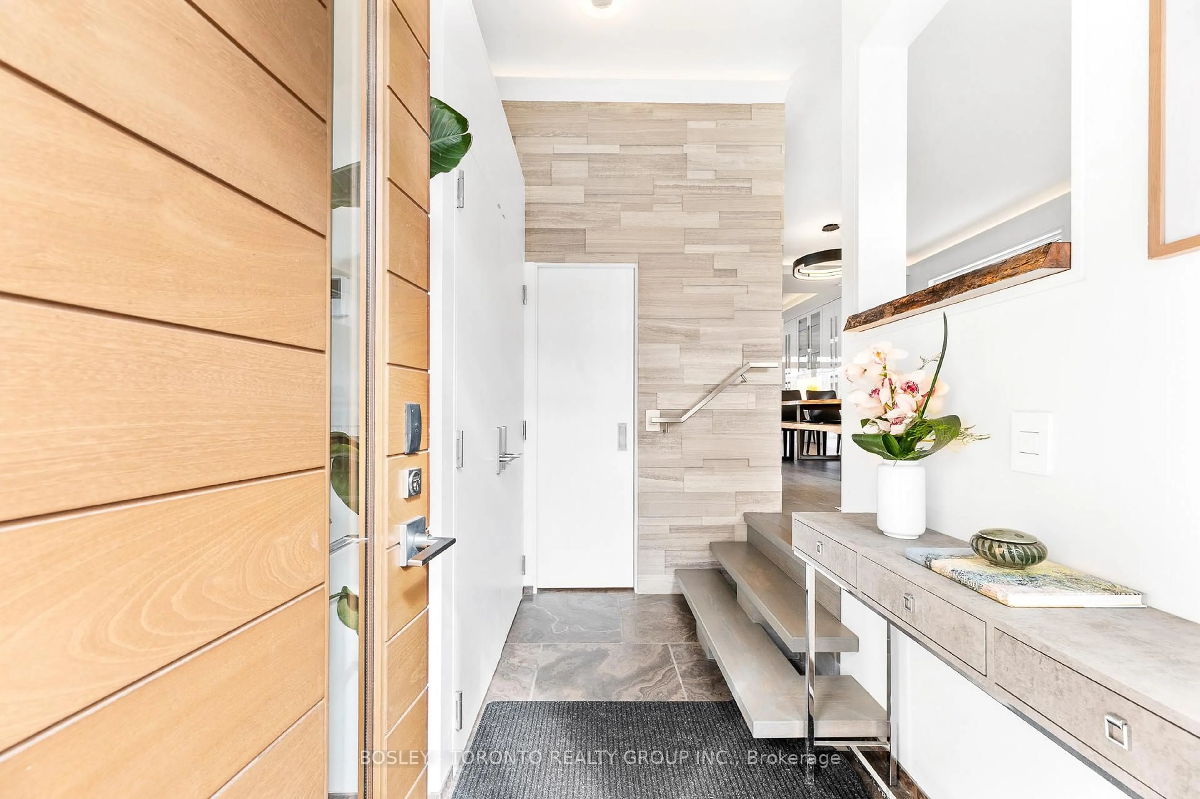 Indoor entryway for 39 Red Deer Ave, Toronto Ontario M1N 2Z1