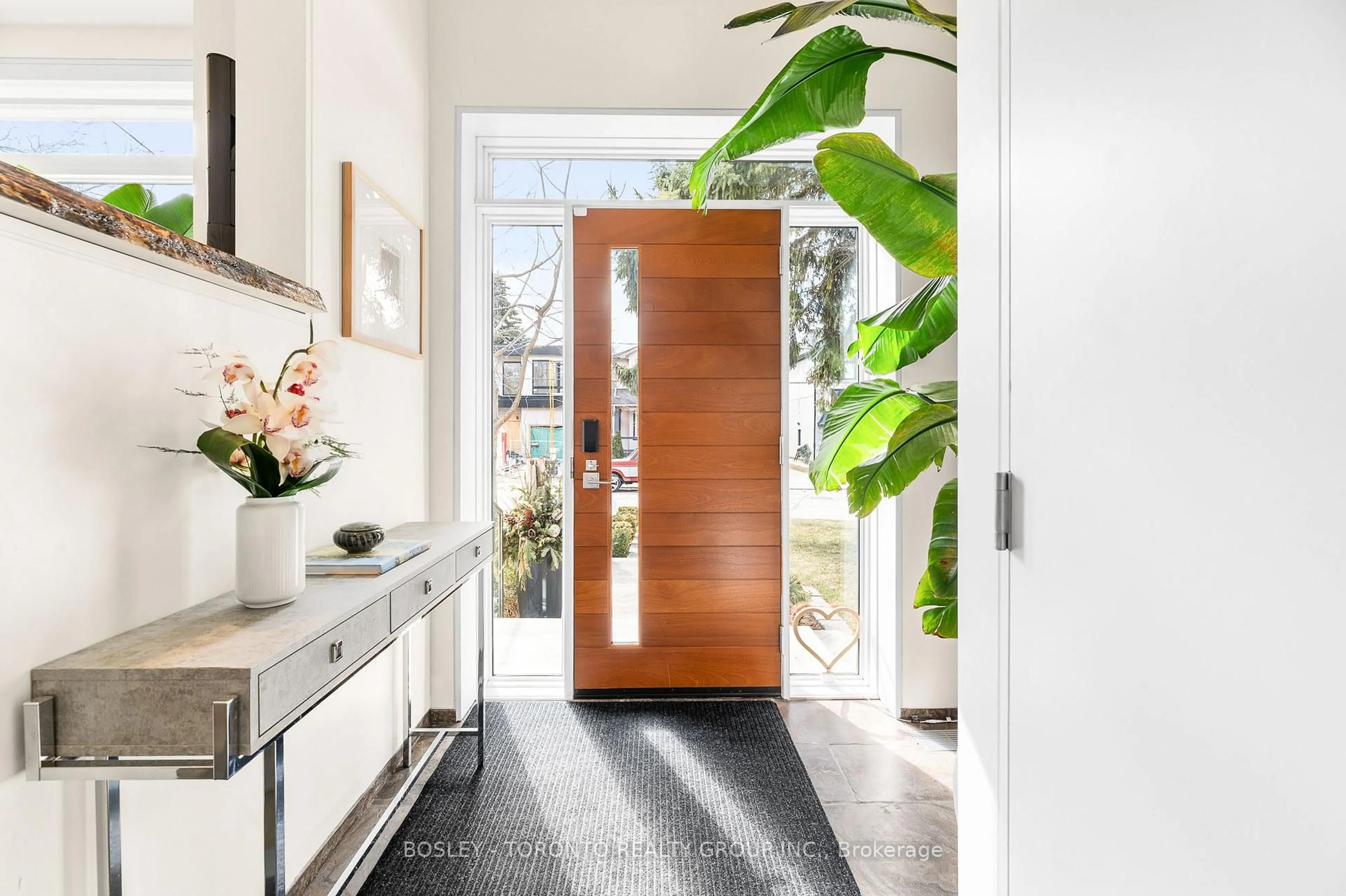 Indoor entryway for 39 Red Deer Ave, Toronto Ontario M1N 2Z1