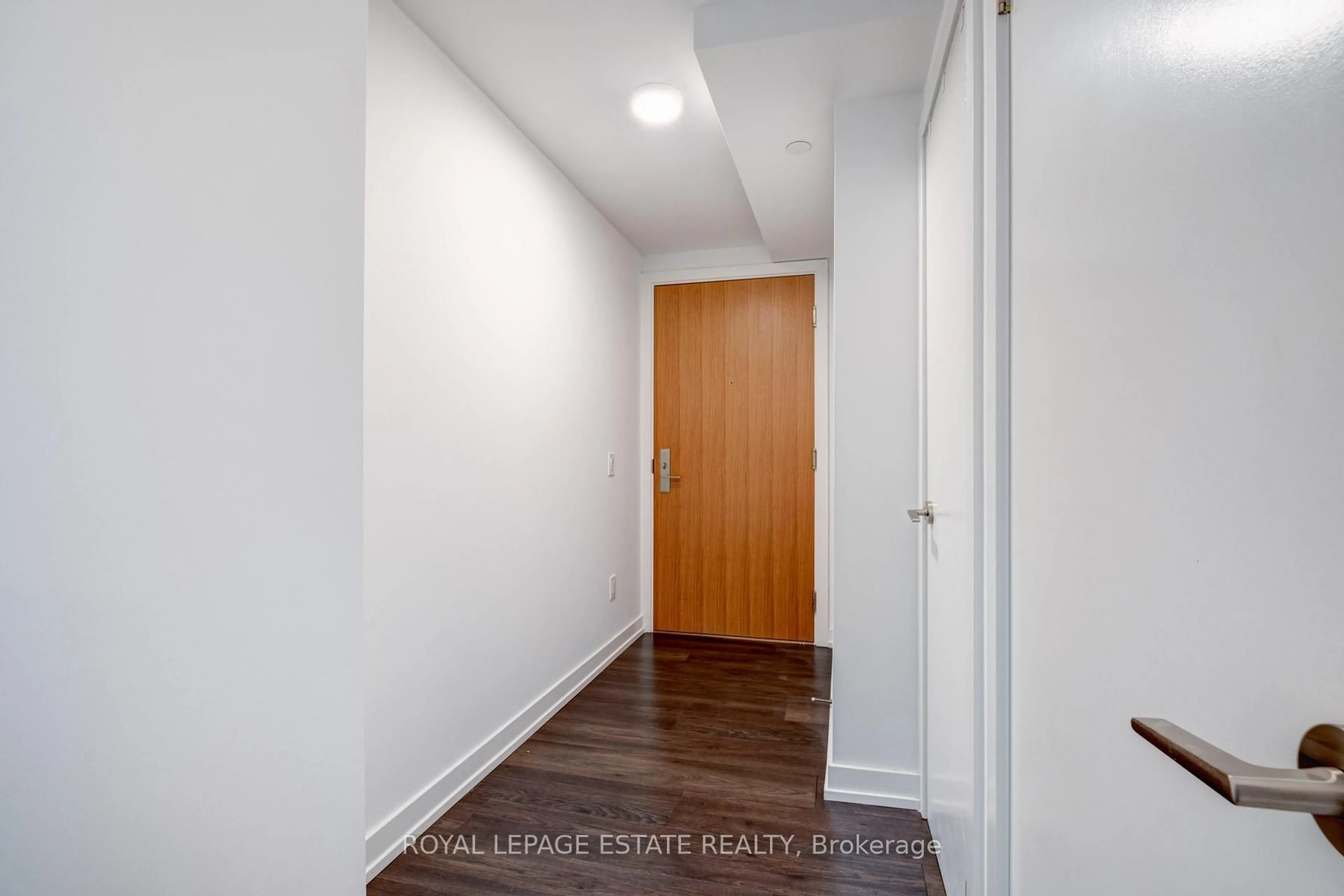 Indoor entryway for 150 Logan Ave #610, Toronto Ontario M4M 0E4
