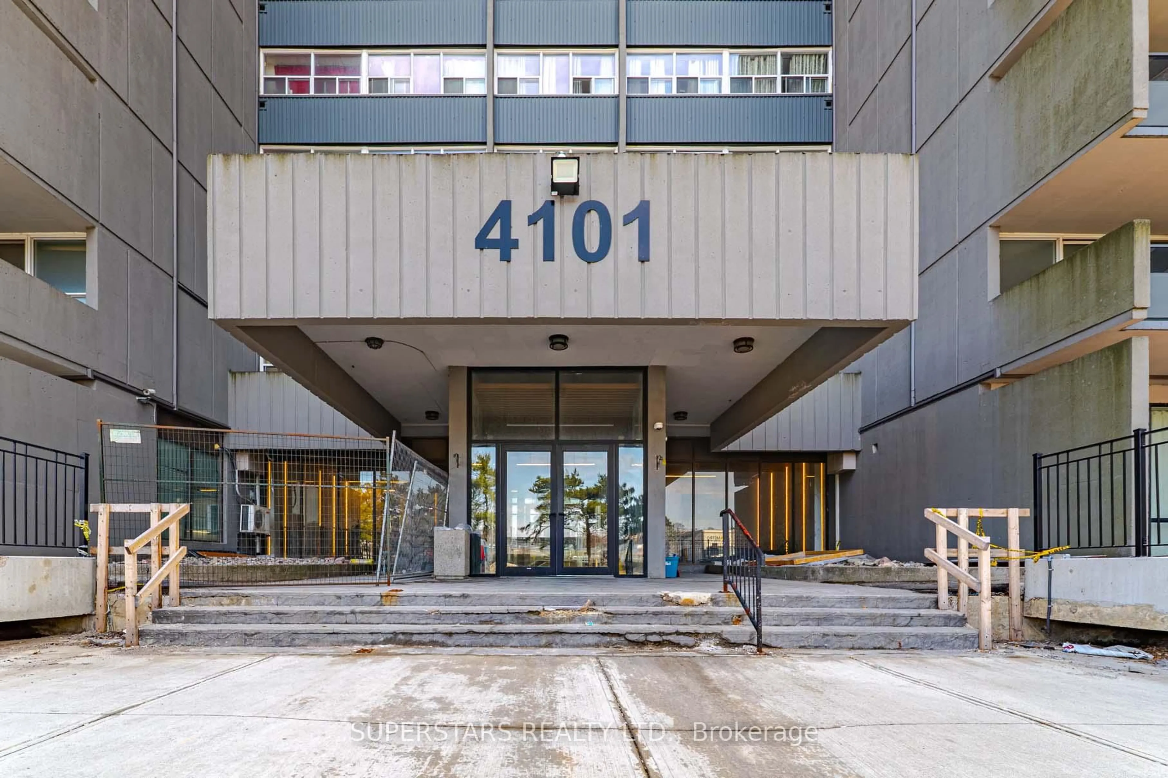 Indoor foyer for 4101 Sheppard Ave #1006, Toronto Ontario M1S 3H3