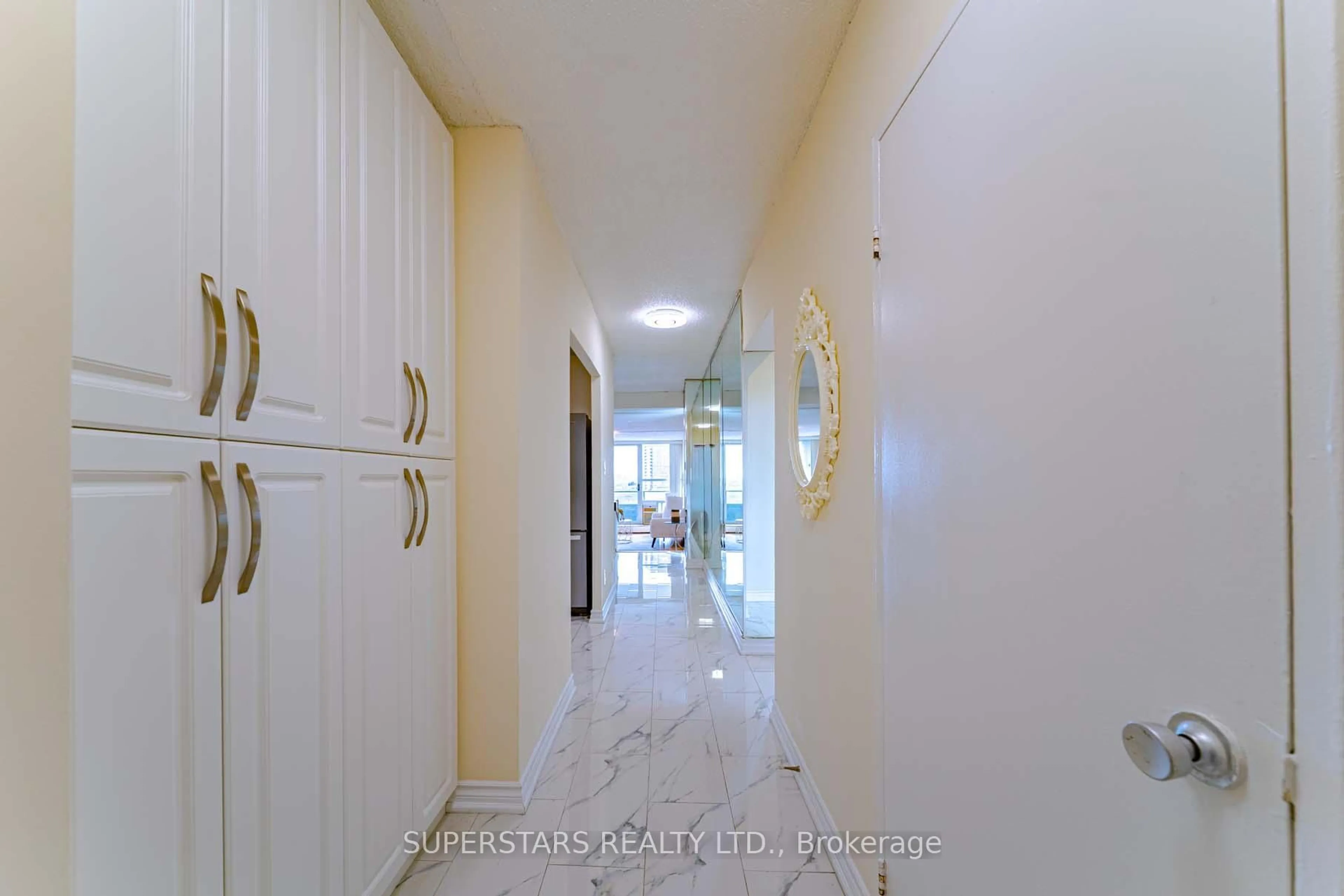 Indoor foyer for 4101 Sheppard Ave #1006, Toronto Ontario M1S 3H3