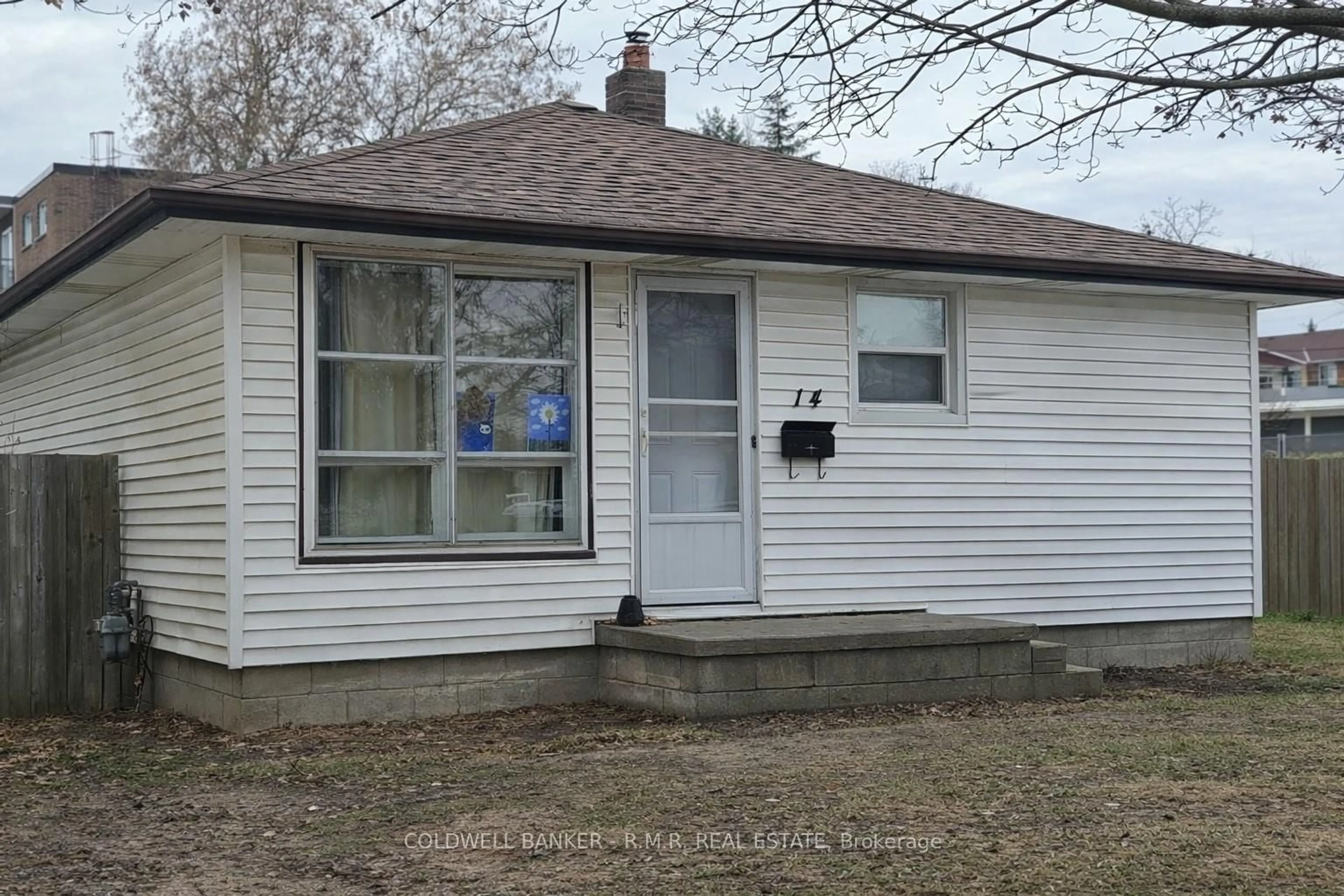 Home with vinyl exterior material, street for 14 Whiting Ave, Oshawa Ontario L1H 3T3