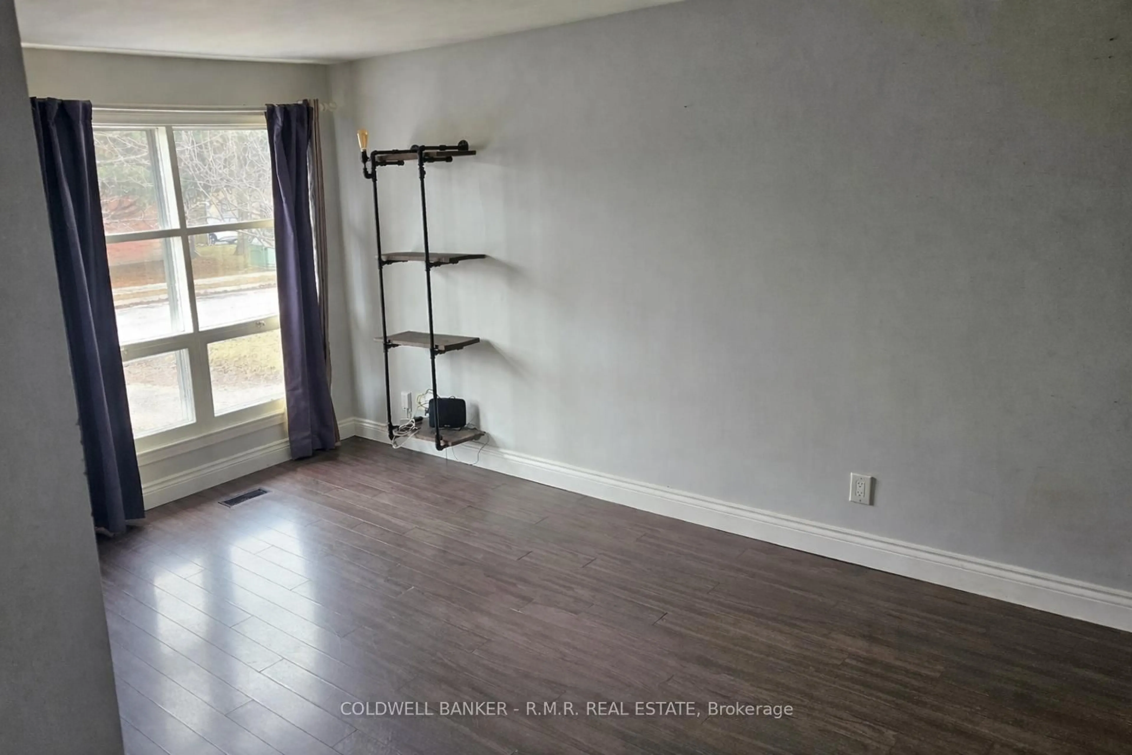 A pic of a room for 14 Whiting Ave, Oshawa Ontario L1H 3T3