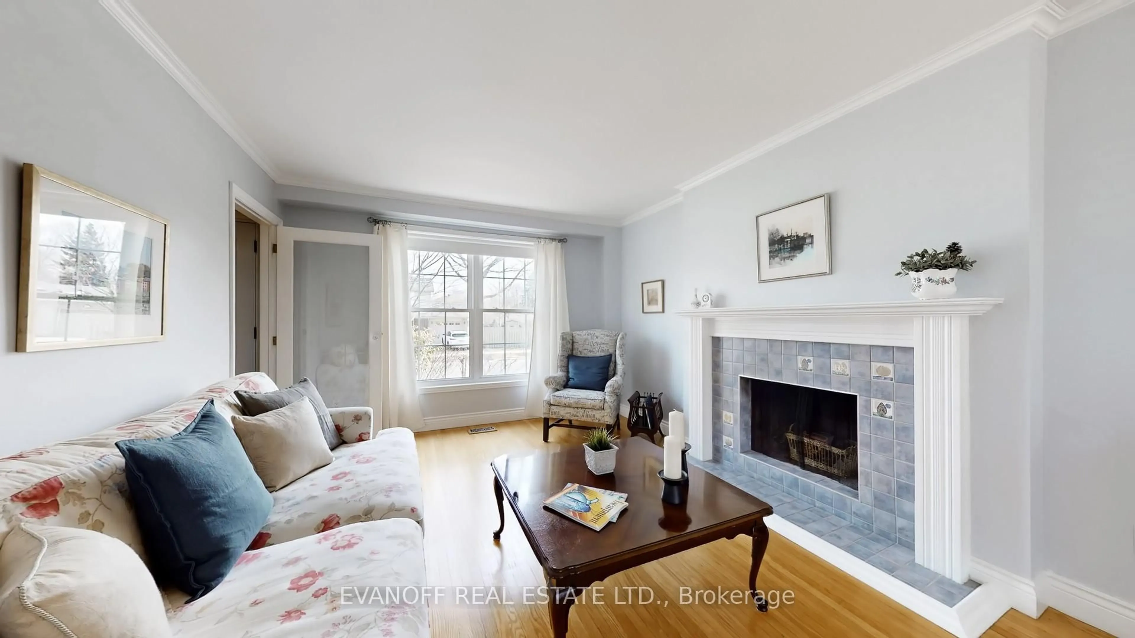 Living room with furniture, unknown for 1 Sonneck Sq, Toronto Ontario M1E 1A8