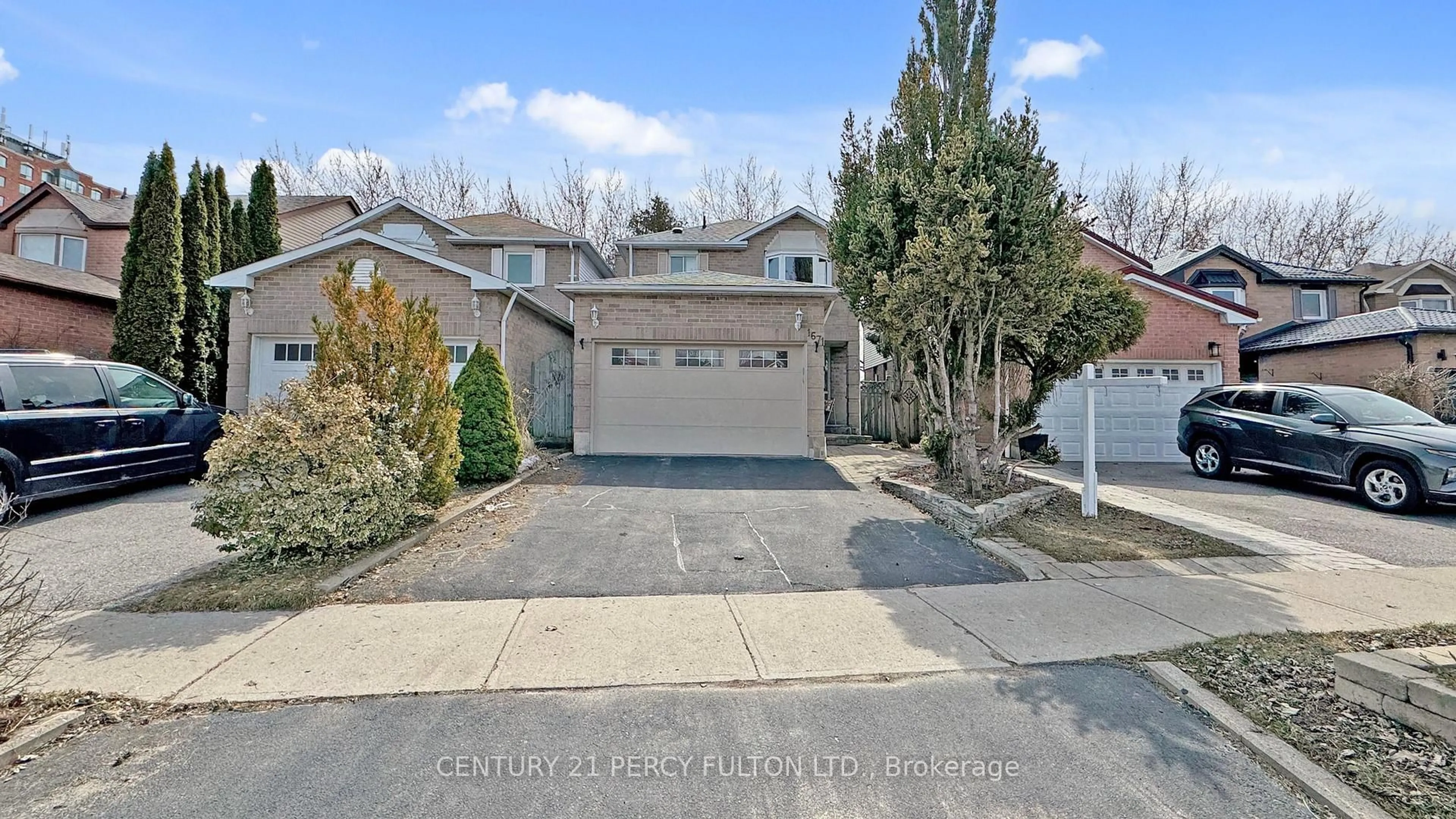 A pic from outside/outdoor area/front of a property/back of a property/a pic from drone, street for 1671 Portland Crt, Pickering Ontario L1V 5L5