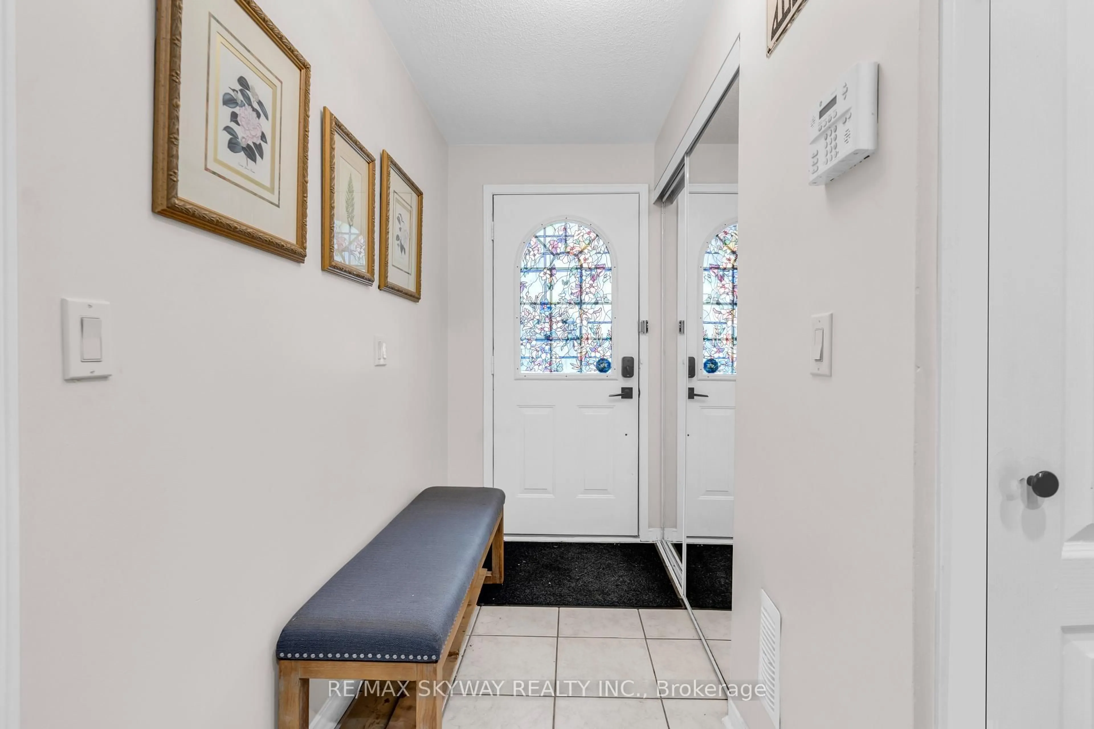 Indoor entryway for 96 Jenkinson Way, Toronto Ontario M1P 5H4