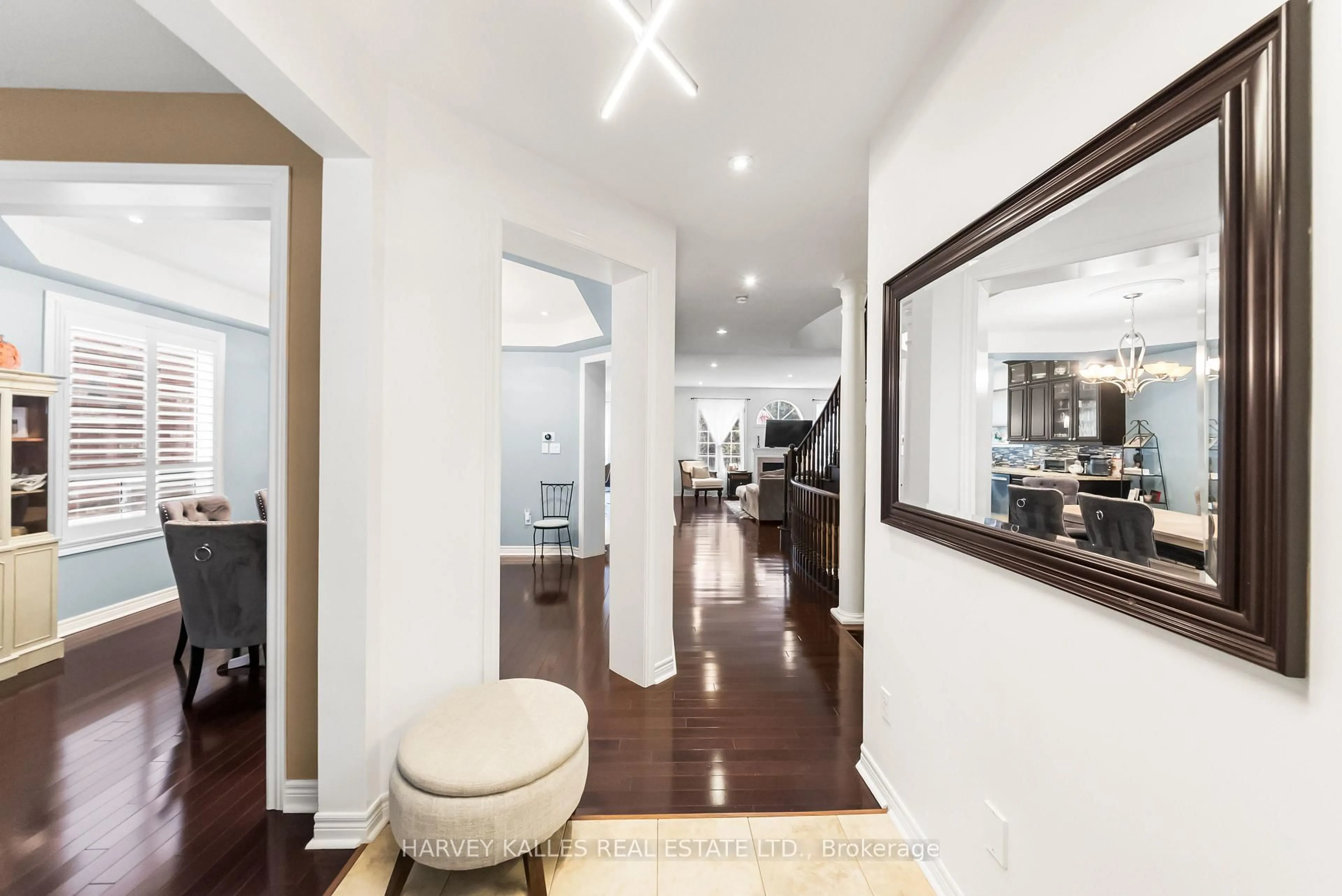 Indoor entryway for 86 Rockland Cres, Whitby Ontario L1M 0A9