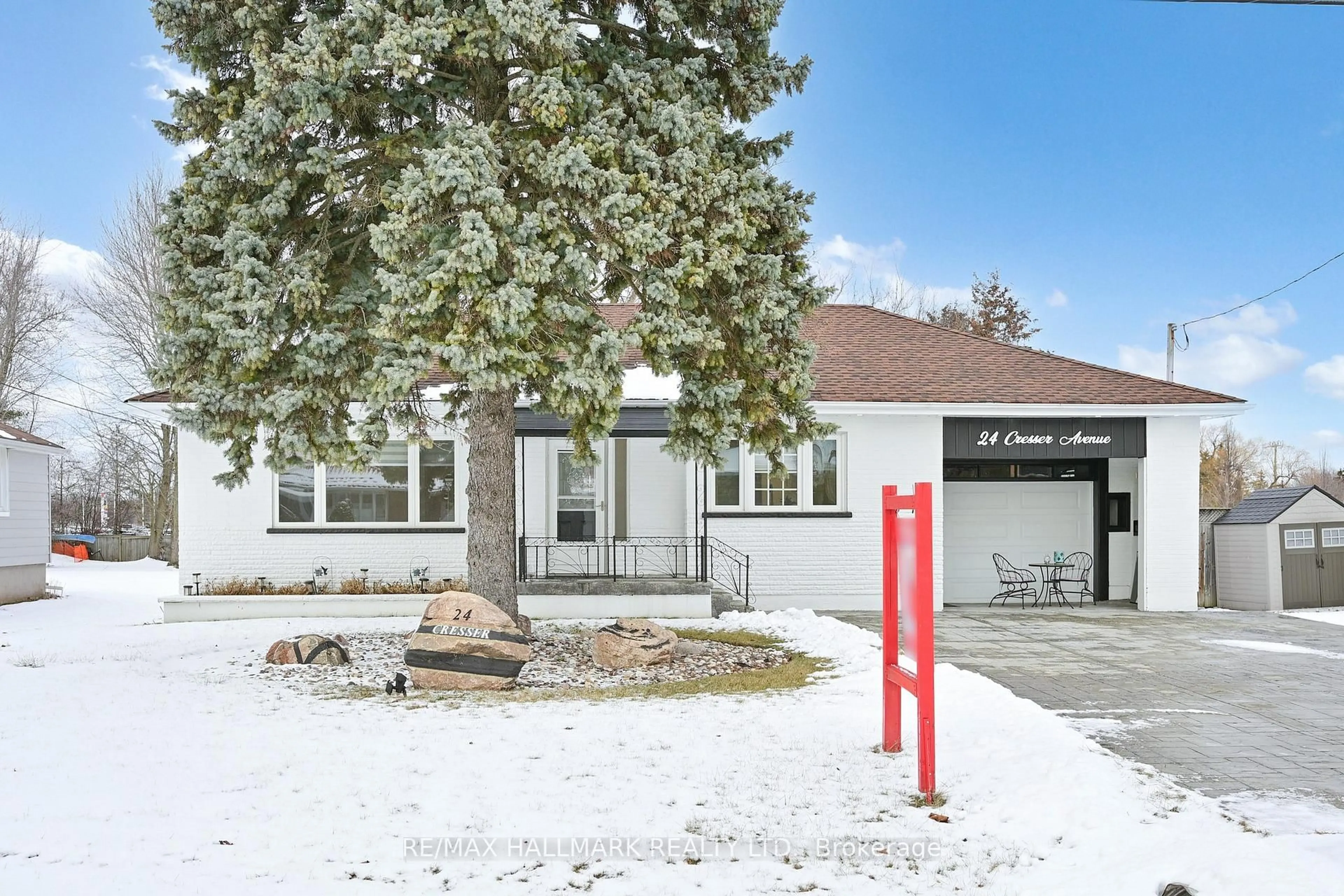 Indoor foyer for 24 Cresser Ave, Whitby Ontario L1P 1J8