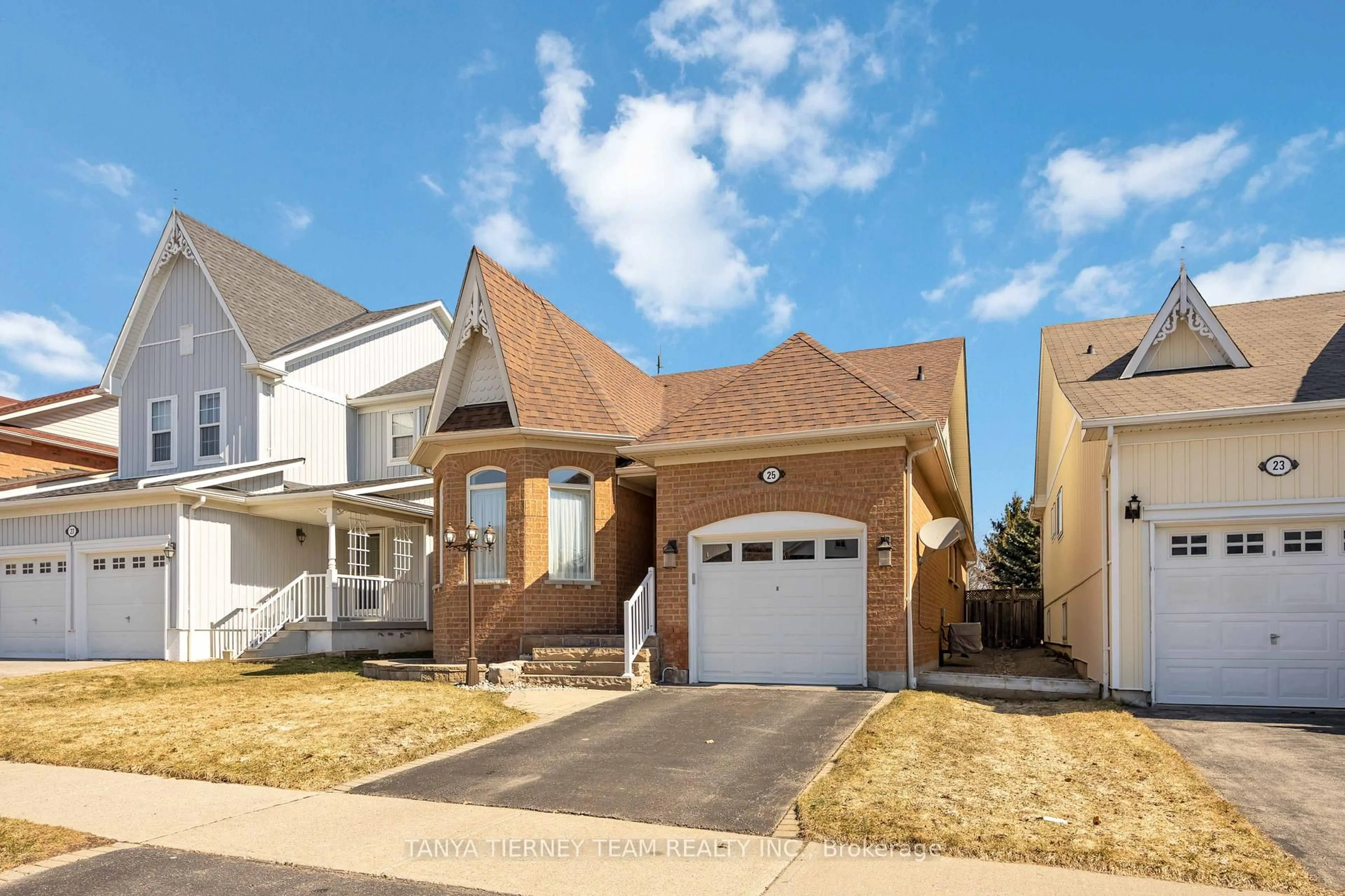 Home with vinyl exterior material, street for 25 Wilshire Dr, Whitby Ontario L1M 2C4