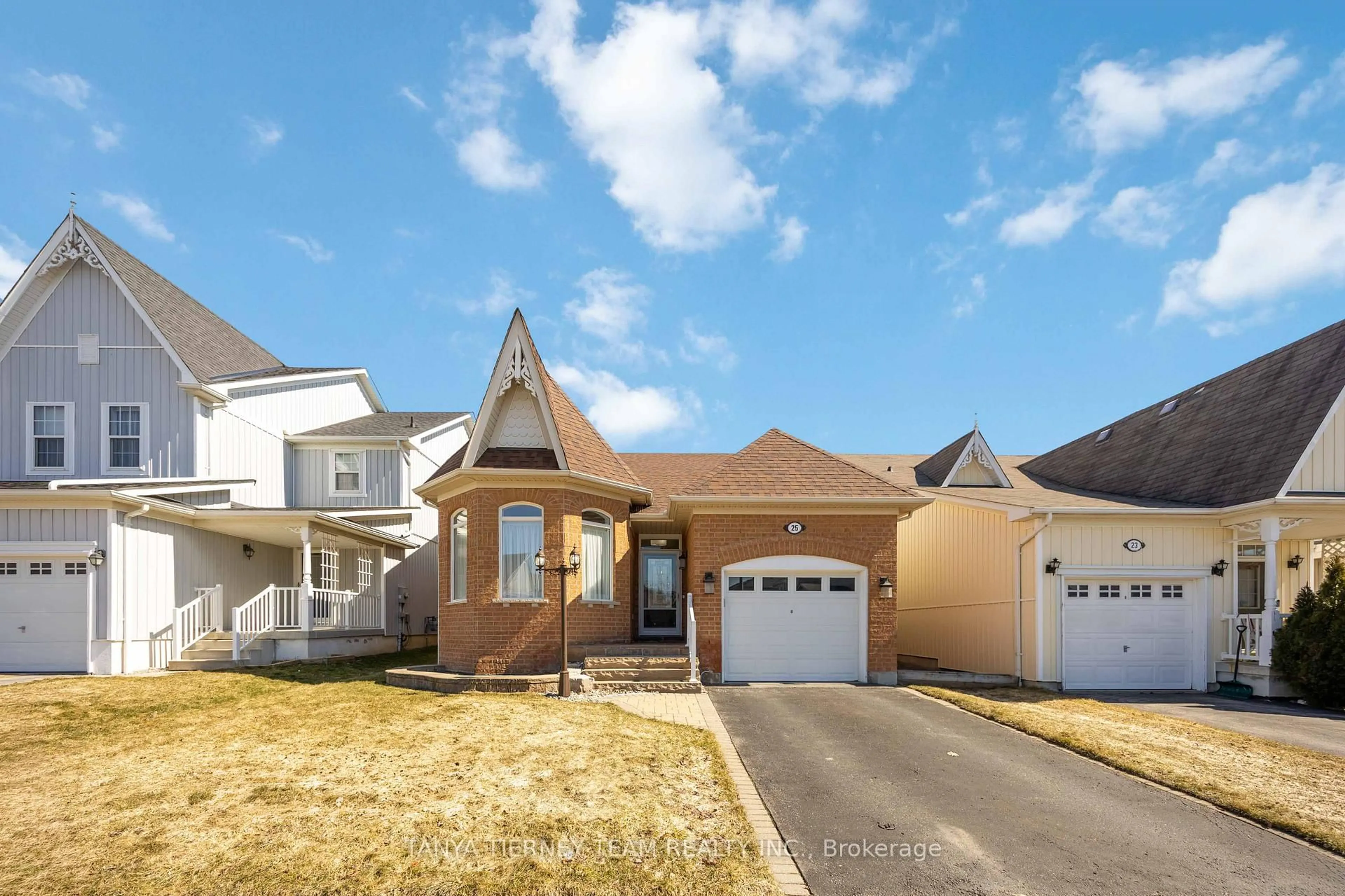 Home with vinyl exterior material, street for 25 Wilshire Dr, Whitby Ontario L1M 2C4