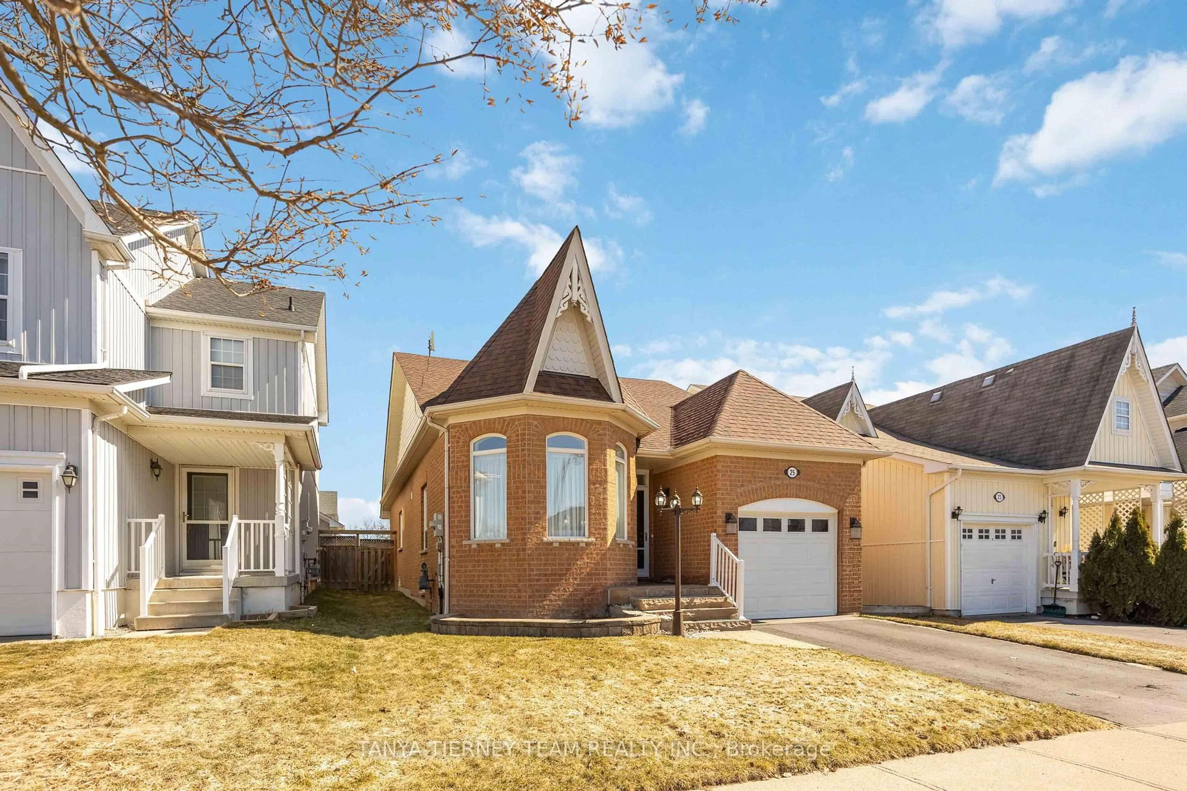 Home with vinyl exterior material, street for 25 Wilshire Dr, Whitby Ontario L1M 2C4