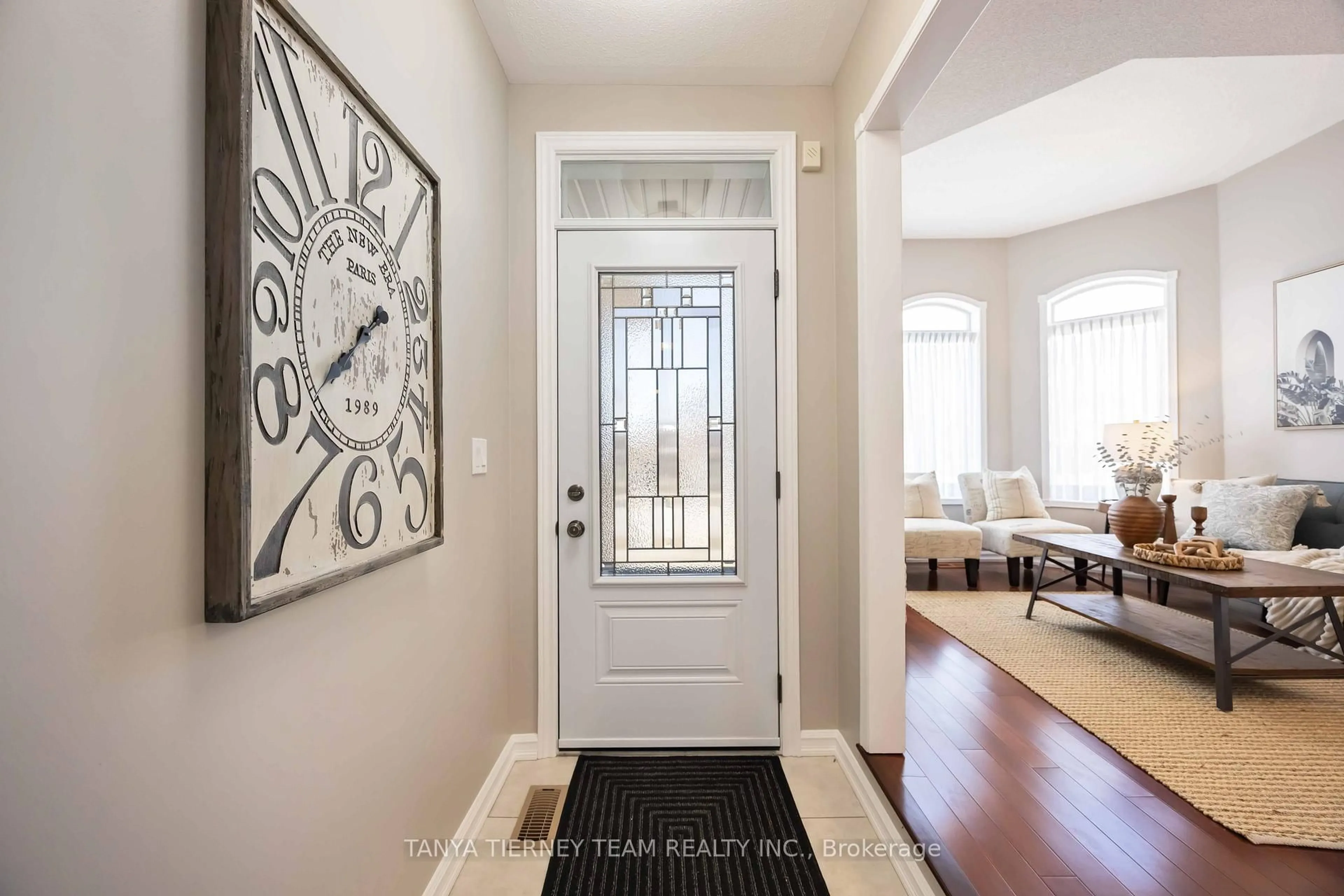 Indoor entryway for 25 Wilshire Dr, Whitby Ontario L1M 2C4