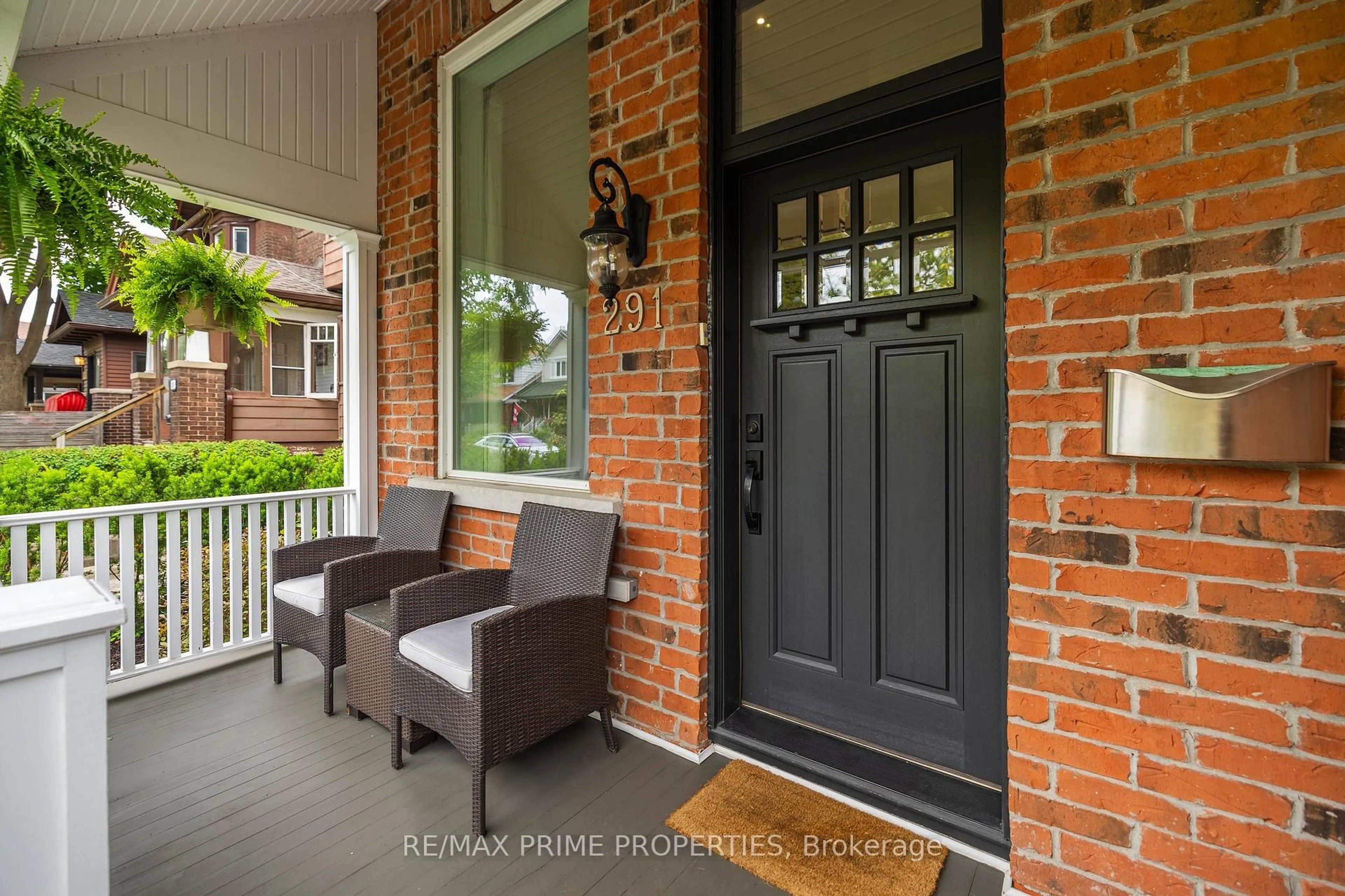 Indoor entryway for 291 Kingswood Rd, Toronto Ontario M4E 3N8