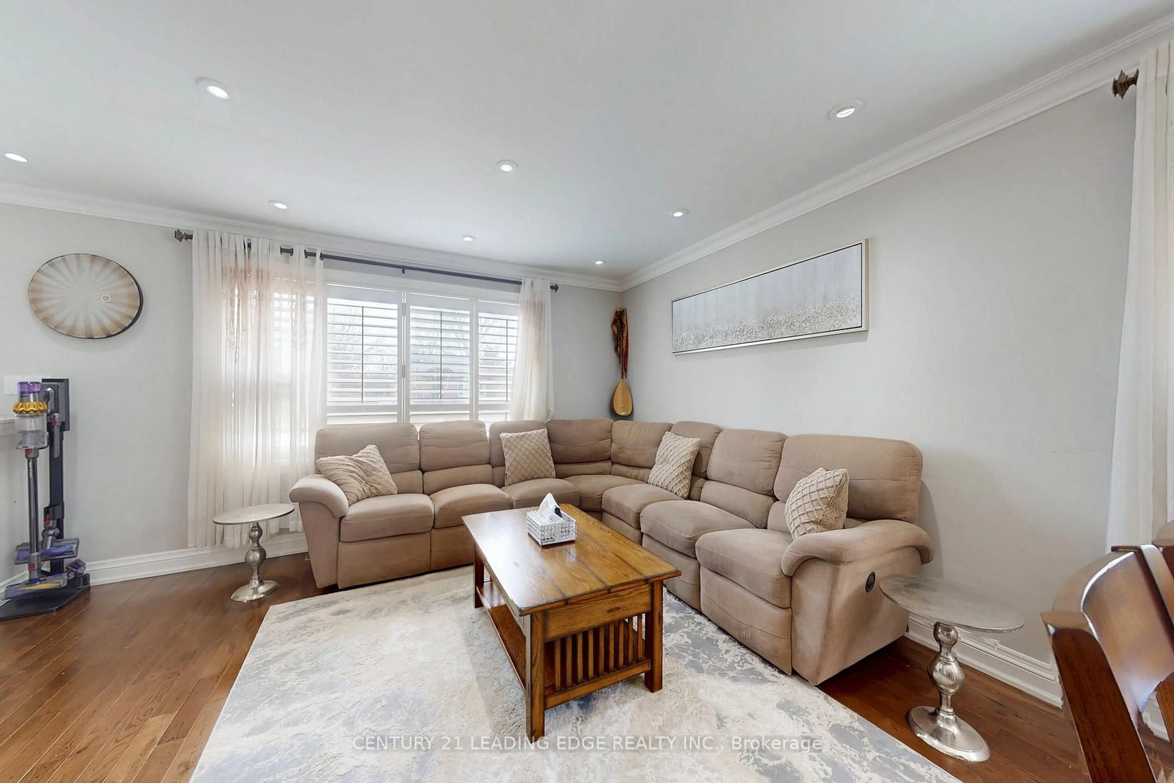 Living room with furniture, wood/laminate floor for 27 Archwood Cres, Toronto Ontario M1R 3M1