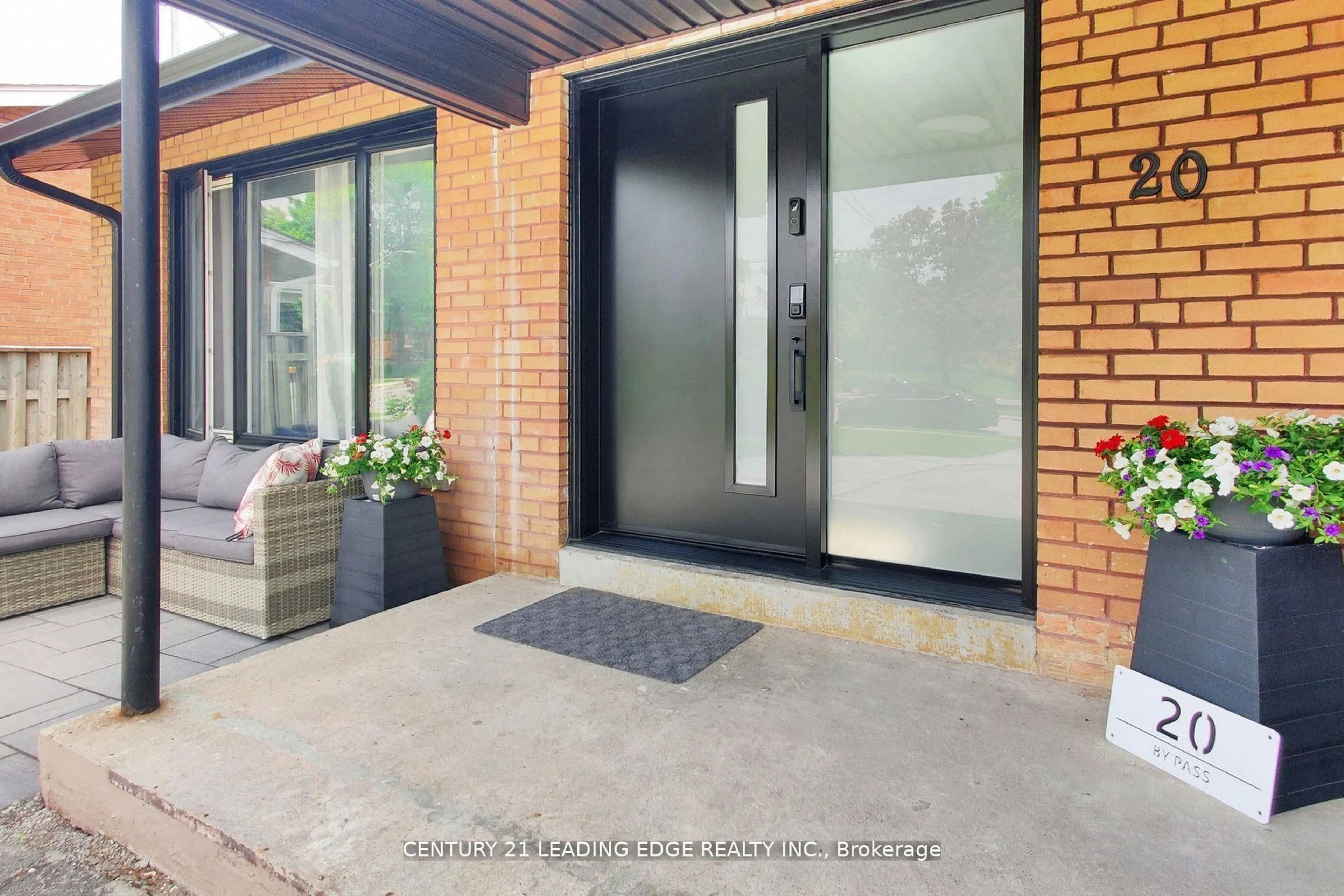 Indoor entryway for 20 Bypass Crt, Toronto Ontario M1T 1L1