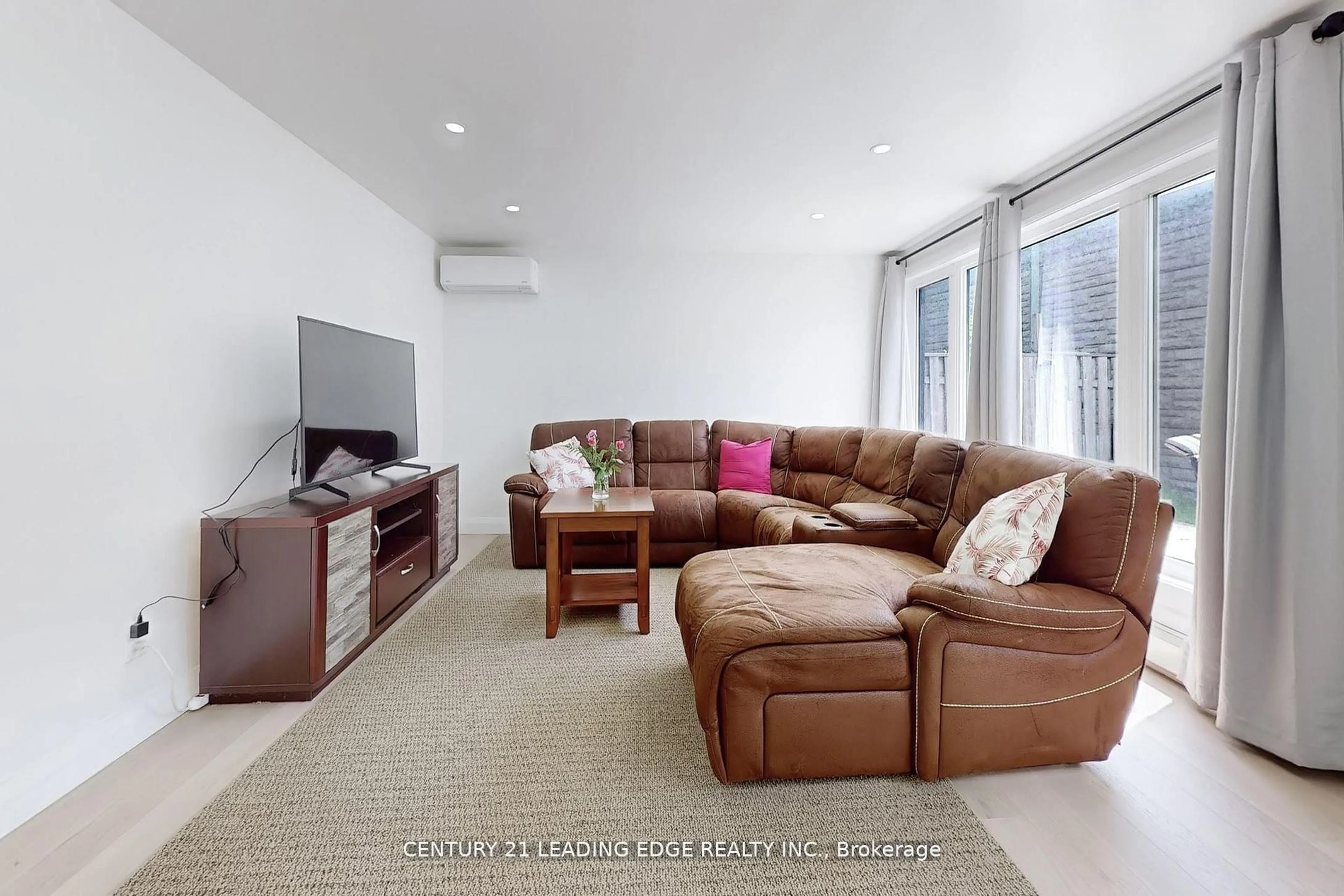 Living room with furniture, unknown for 20 Bypass Crt, Toronto Ontario M1T 1L1