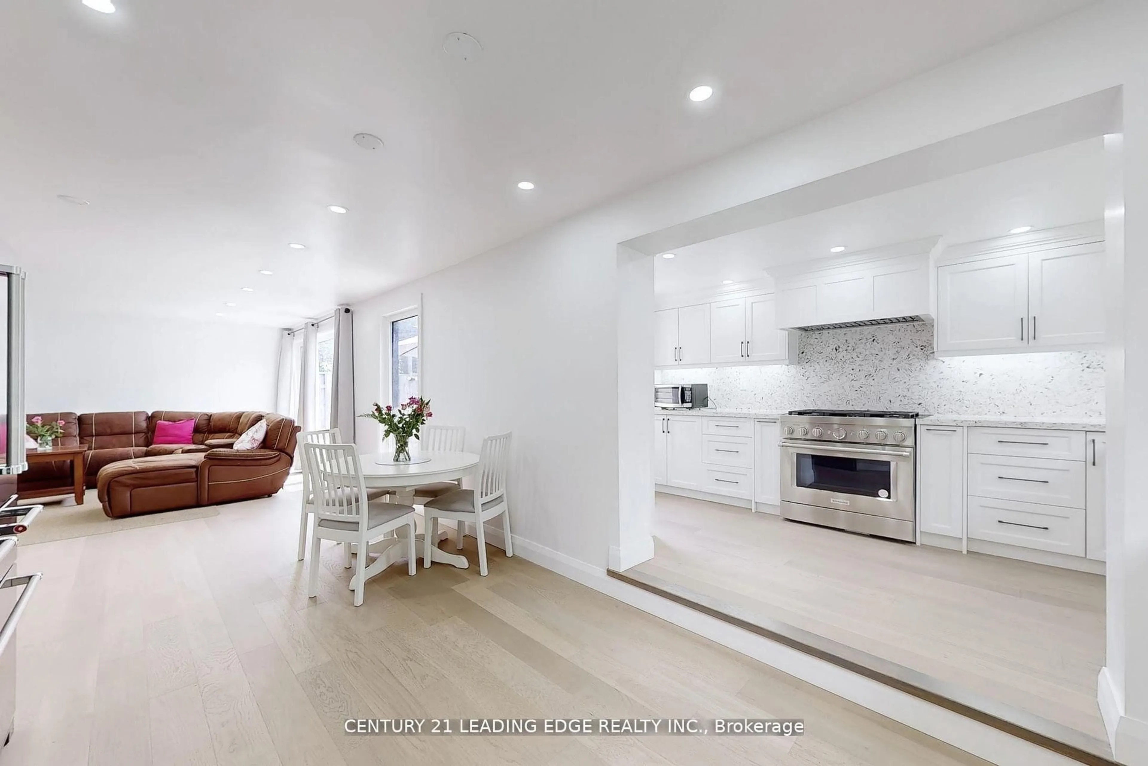 Open concept kitchen, ceramic/tile floor for 20 Bypass Crt, Toronto Ontario M1T 1L1